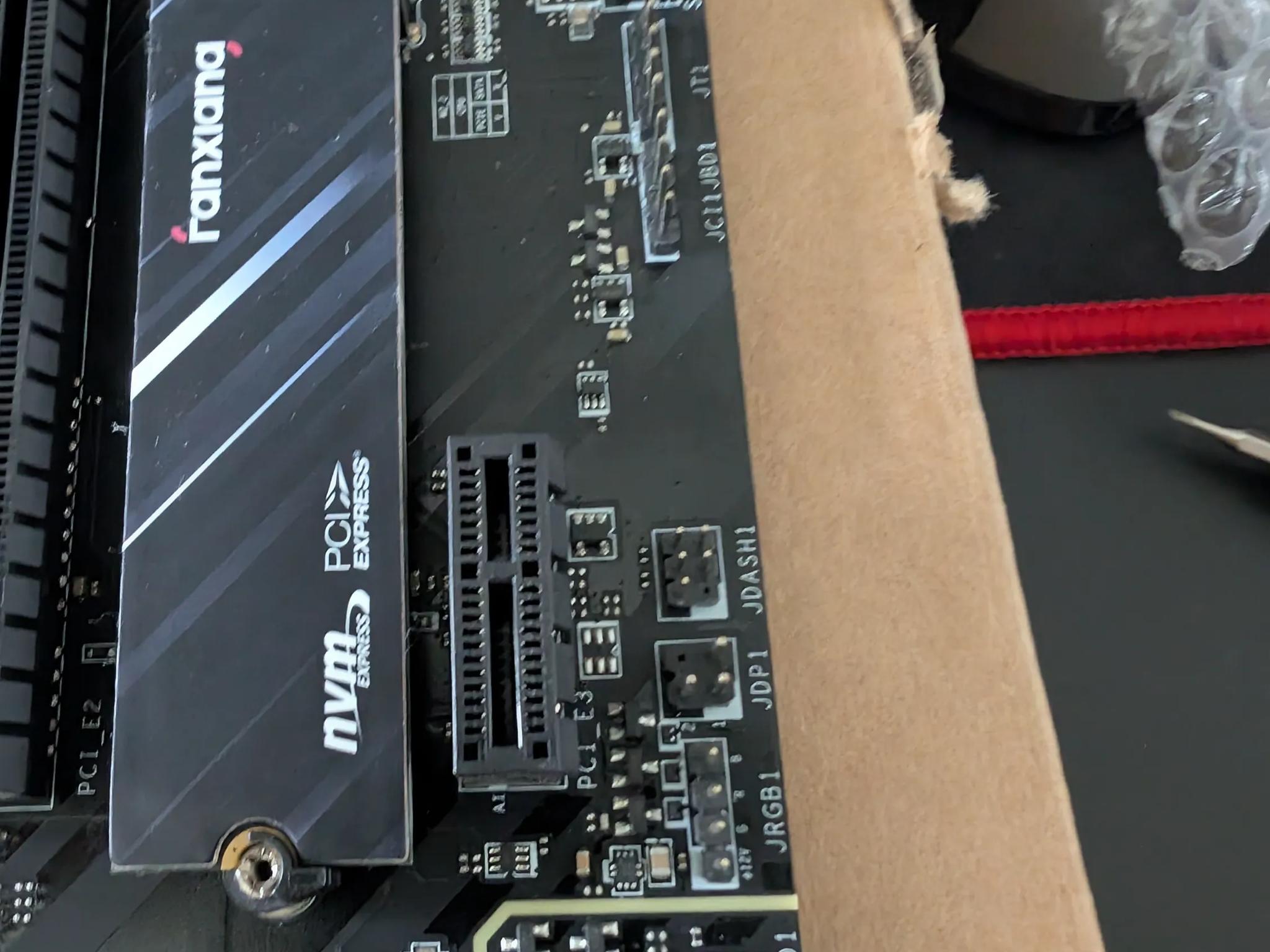 MSI B650 Tomahawk Wifi, Ryzen 7600x, 32gb DDR5 ram, dual 512gb GEN 3 SSDs and 360mm DEEPCOOL LD360