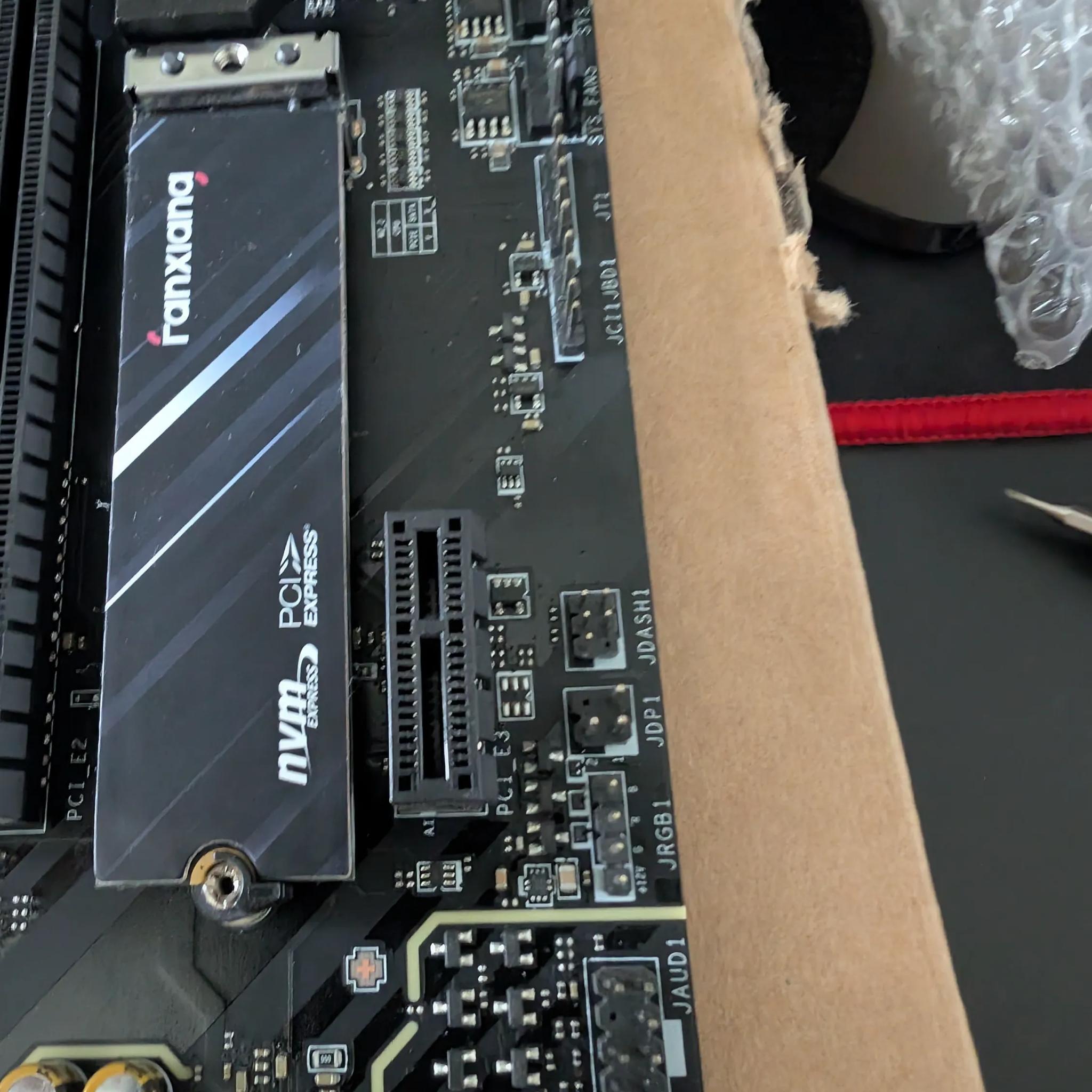 MSI B650 Tomahawk Wifi, Ryzen 7600x, 32gb DDR5 ram, dual 512gb GEN 3 SSDs and 360mm DEEPCOOL LD360