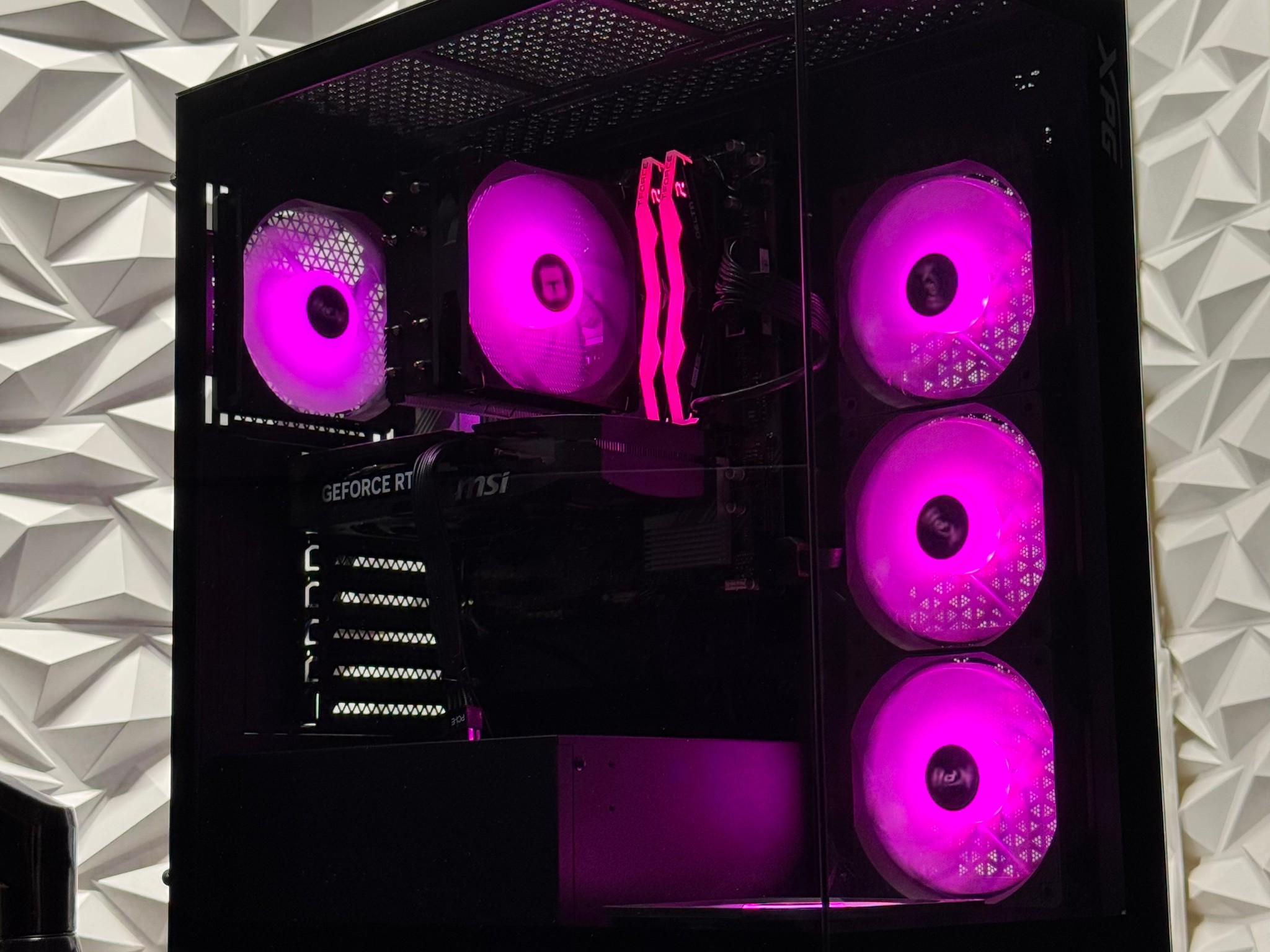 Rtx 5060 ti / Ryzen 5 7500F / 16GB 6000Mhz DDR5 / 1TB Samsung 970 / RGB