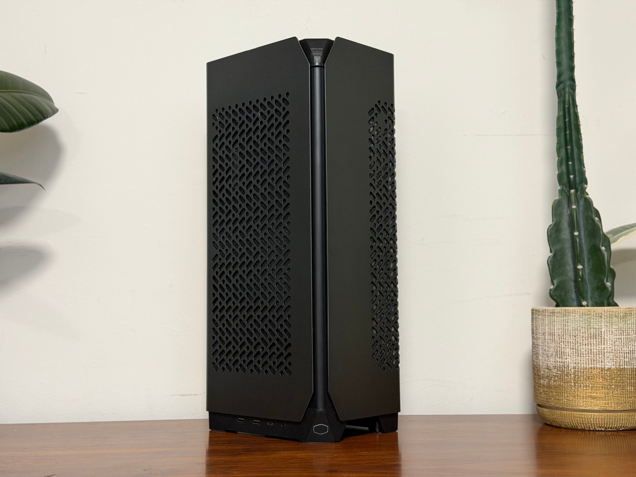 RTX 5080 | Ryzen 7 7800X3D | 32GB DDR5 | B650E-I Mini ITX | 2TB SSD | 850W SFX Gold