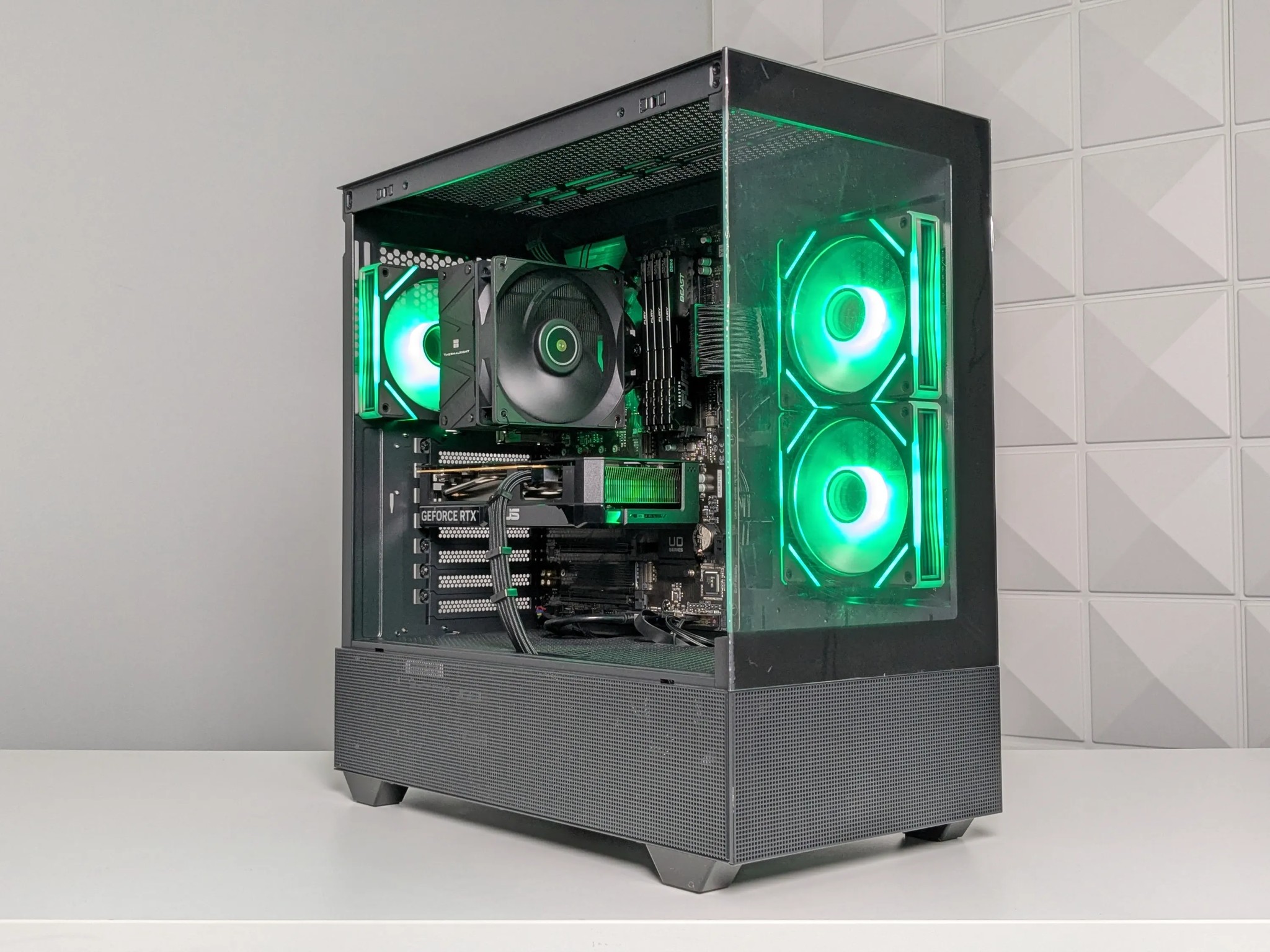 Black RGB Gaming PC - Ryzen 5 5500 - RTX 5060
