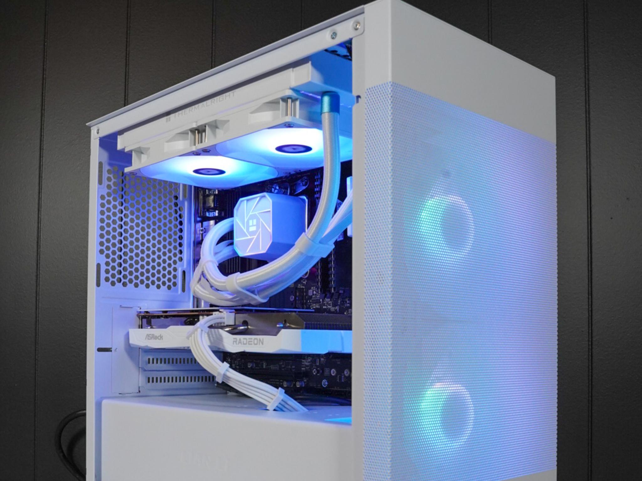 CLEAN White - Ryzen 5600X | 6600 8GB | 512GB | AIO 240mm | Lian Li