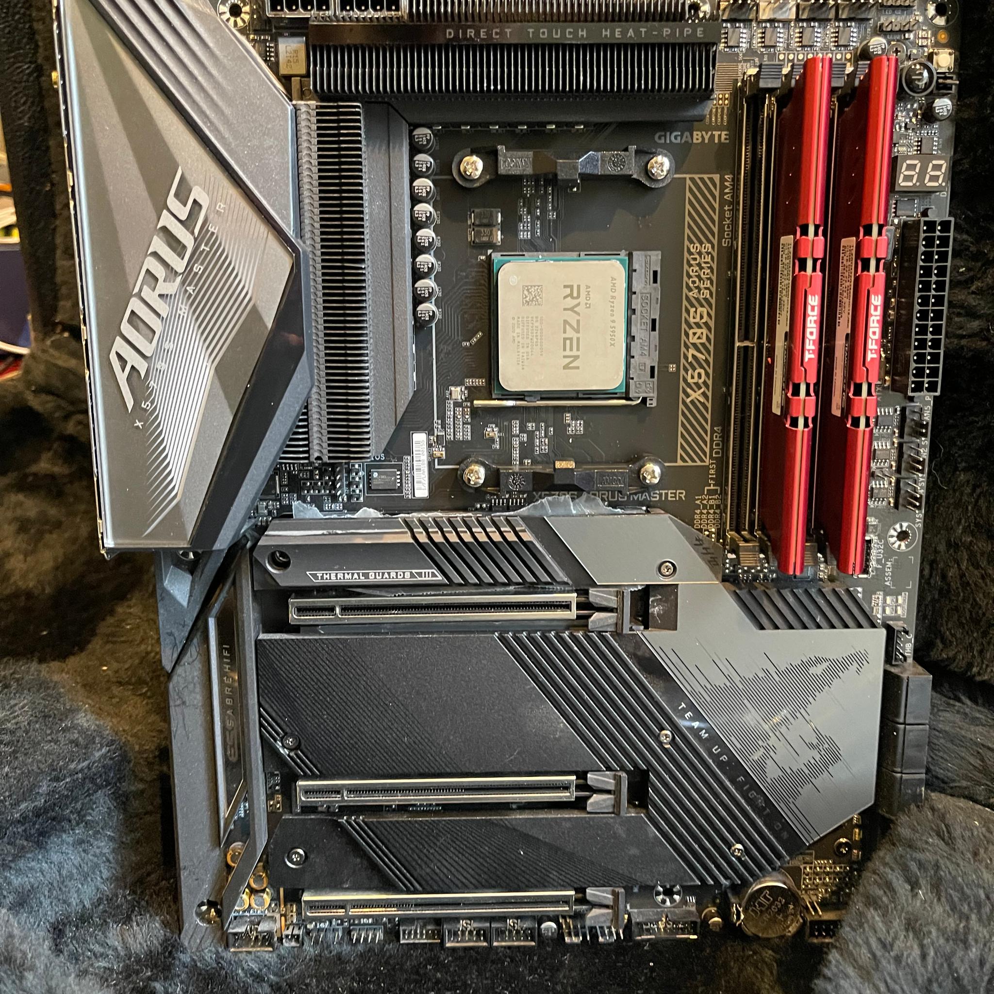 Gigabyte Aorus Master X570S / Ryzen 9 5950X / Team Group T-Force Vulcan Z 64gb (2-32gb) DDR4 3600