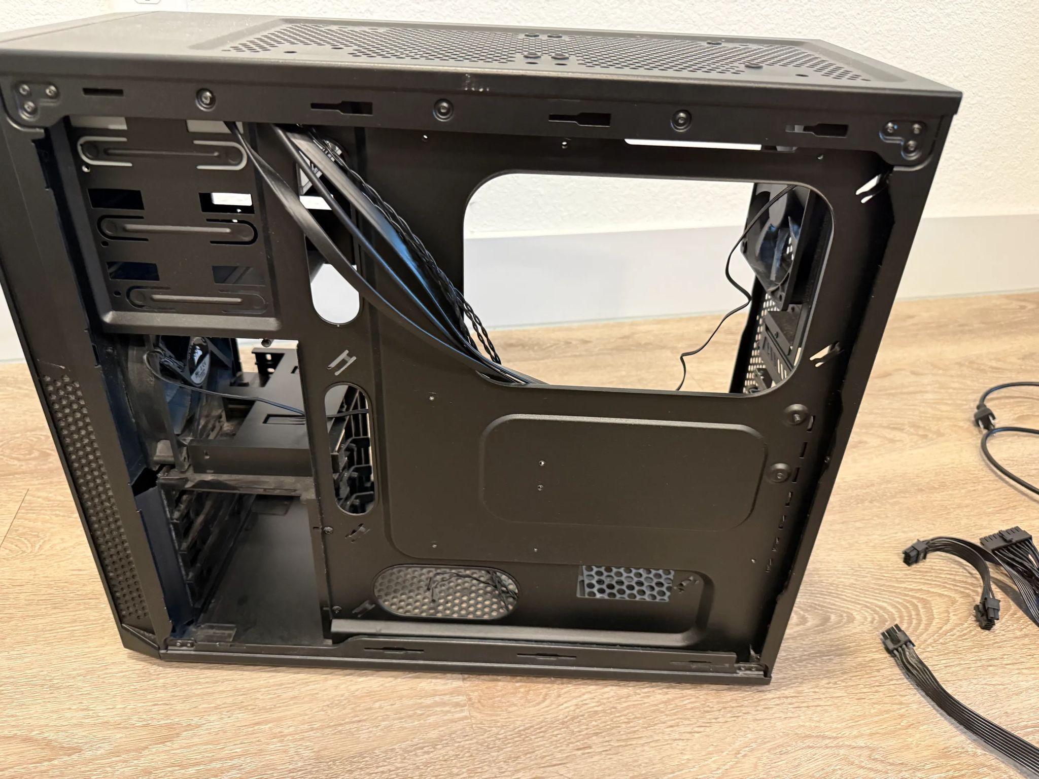 Corsair Carbide Series 200R ATX Mid Tower; Original Case Fans; Asus DRW-24B1ST/BLK/B/AS DVD/CD