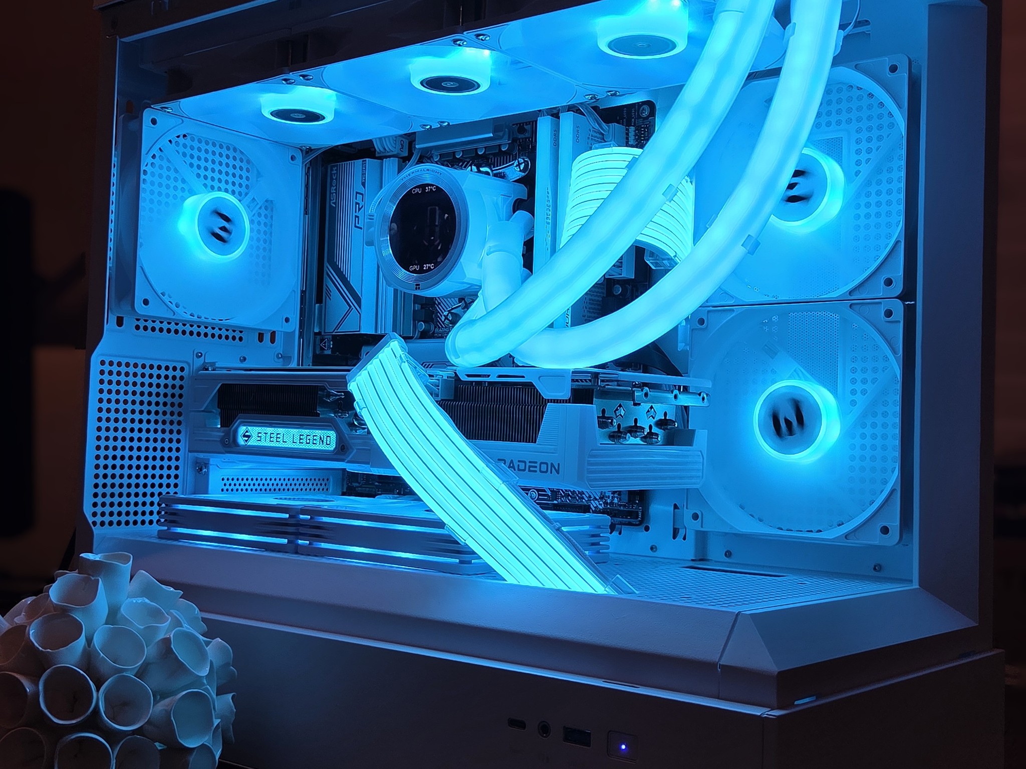 Frosty! ❄️ | RX 9070 XT Gaming PC | Ryzen 7 7700X | 32GB DDR5