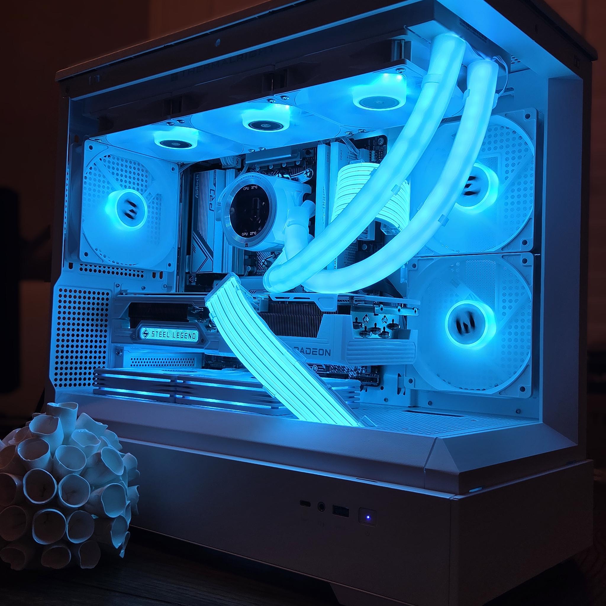 Frosty! ❄️ | RX 9070 XT Gaming PC | Ryzen 7 7700X | 32GB DDR5 | 1TB Gen4 NVMe | 2.1" LCD Display!