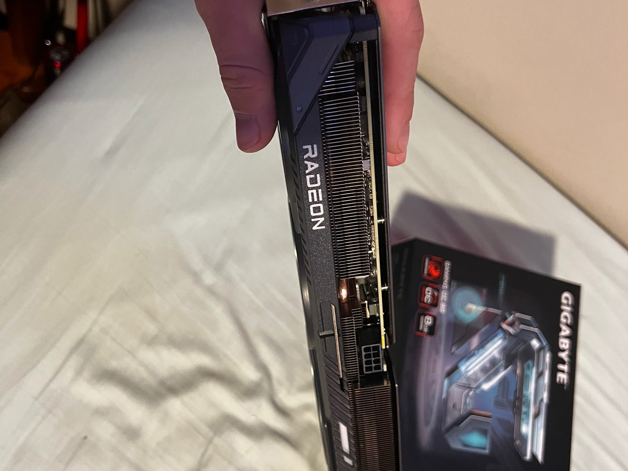 gigabyte 9060xt 8gb like new