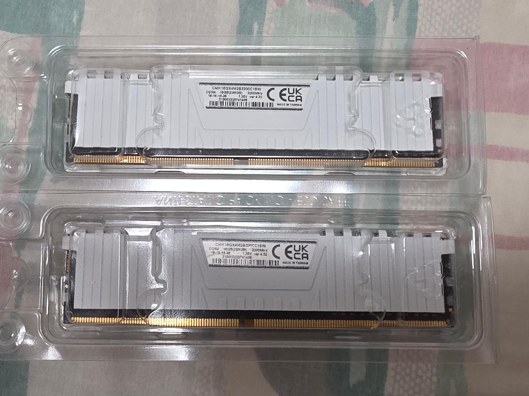 Corsair Vengenance LPX DDR4-3200 16GB (2x8GB) 16-16-16-36 White ver 4.32