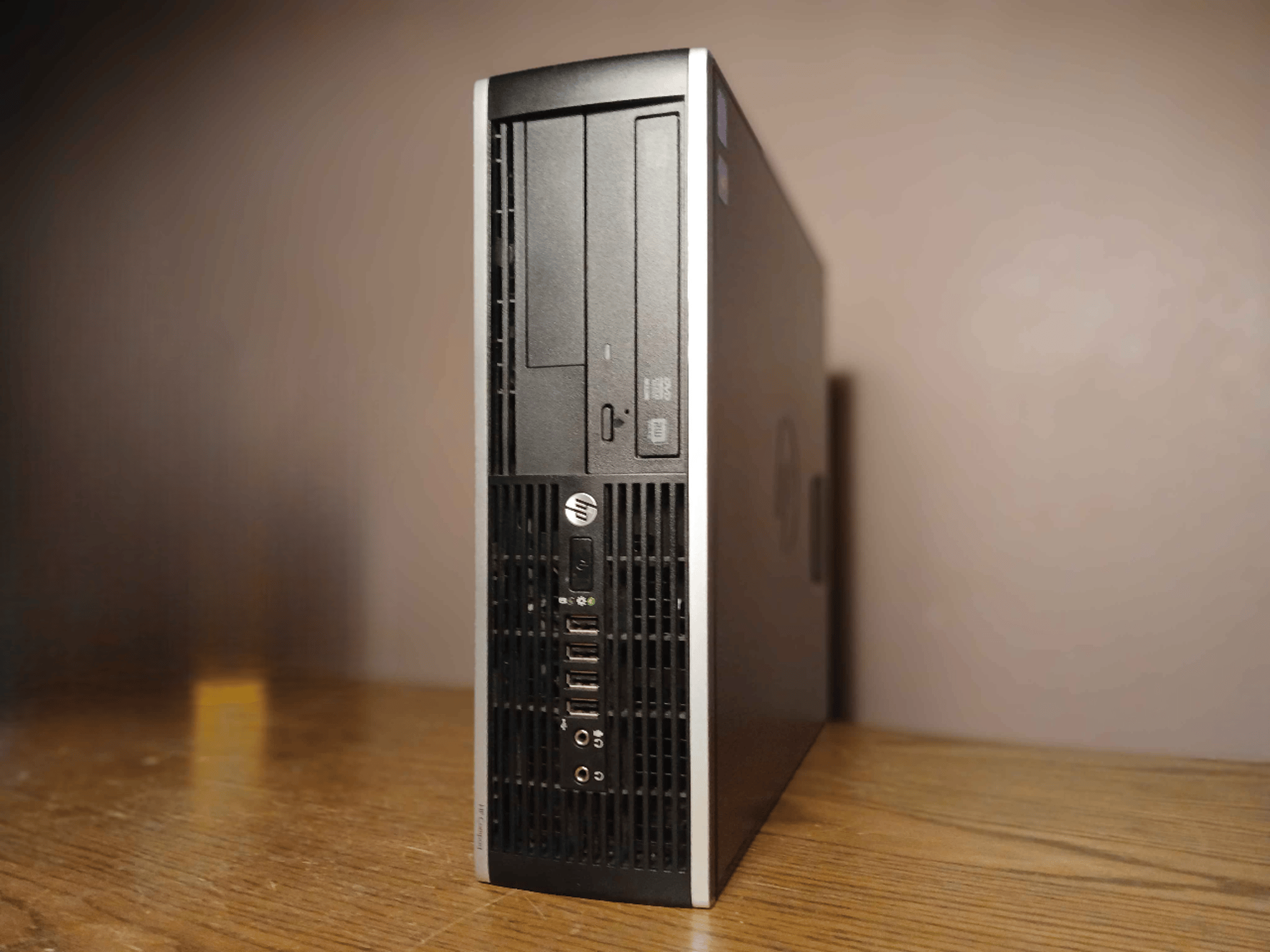 Xeon e3-1240 | FirePro W2100 | 8gb 1600MHz | 240gb ssd