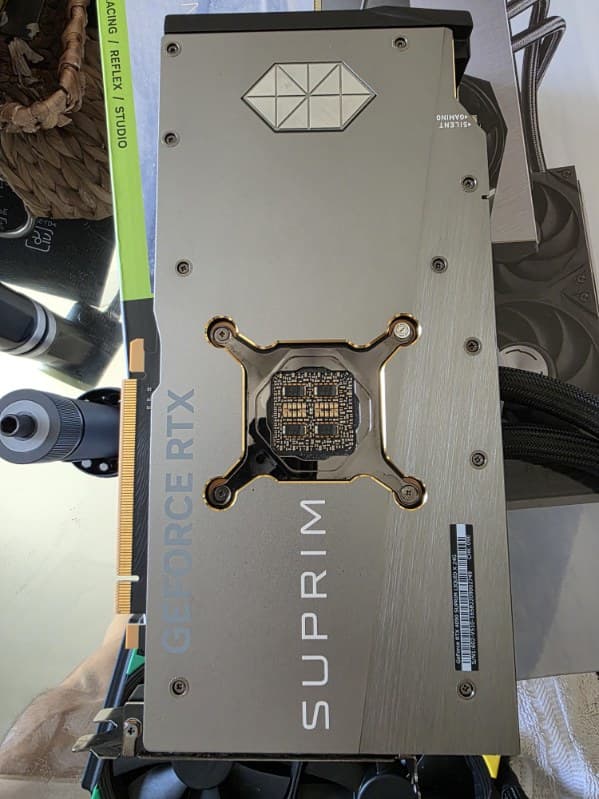RTX 4090 Suprim Liquid X MSI