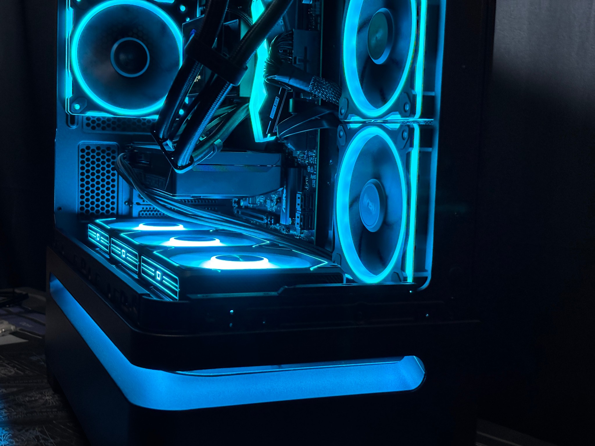 💙STUNNING PC💙 RTX 5060 | Ryzen 7600X | 16gb DDR5 | 1 TB M.2 SSD