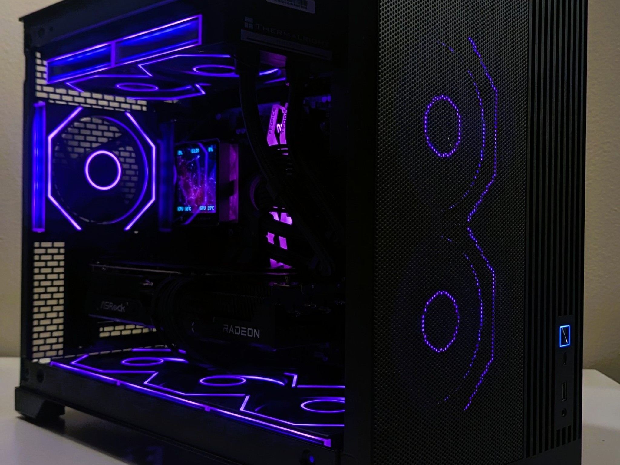 Tron Gaming PC 9070 XT 16GB | RYZEN 9600X | 16GB DDR5 | 1TB SSD | 240MM LCD AIO | 850W GOLD|
