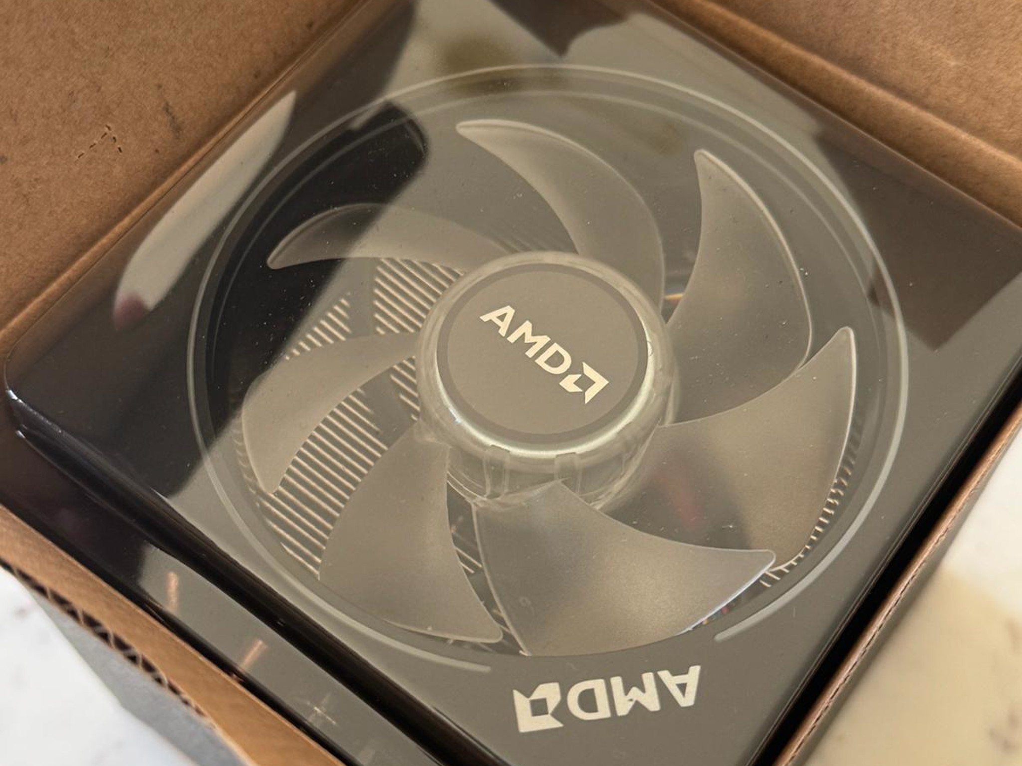New AMD RYZEN 7 3700x and Wraith Prism RGB Cooler