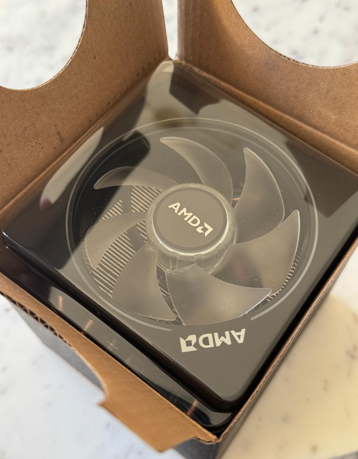 New AMD RYZEN 7 3700x and Wraith Prism RGB Cooler