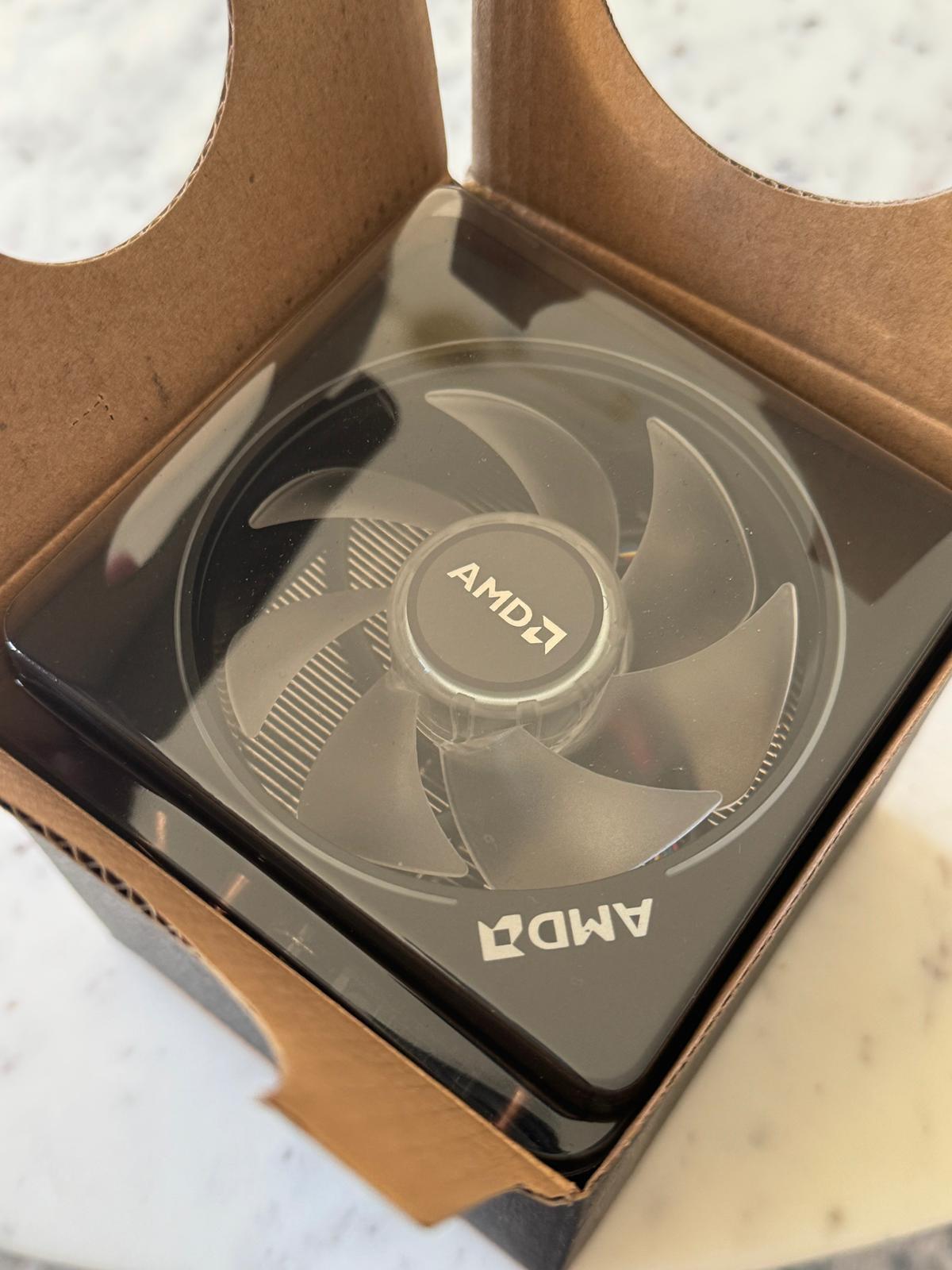 New AMD RYZEN 7 3700x and Wraith Prism RGB Cooler