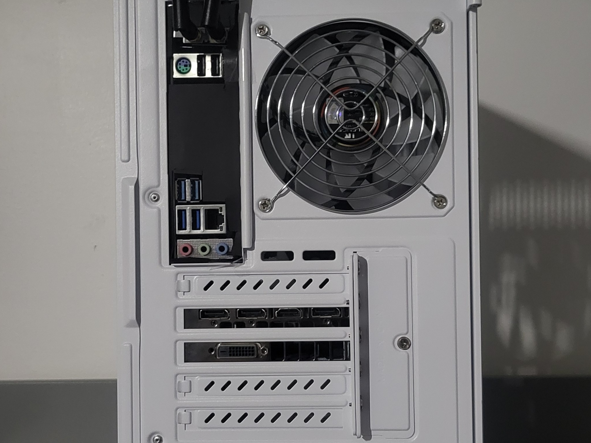 Black & White Gaming PC! Ryzen 5 | GTX 1060 6GB | 16GB | 512GB | Wi-Fi + BT