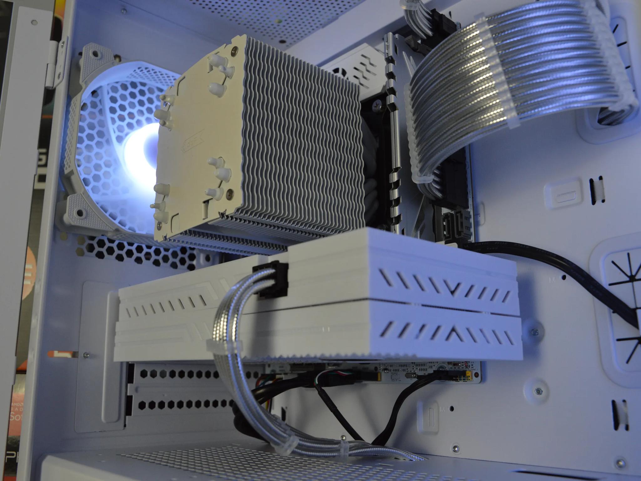 ⚪⚪| RX 580 8GB | INTEL XEON E5 2670 V3 | 16GB RAM | 512GB SSD + 1TB HDD | White-Out |