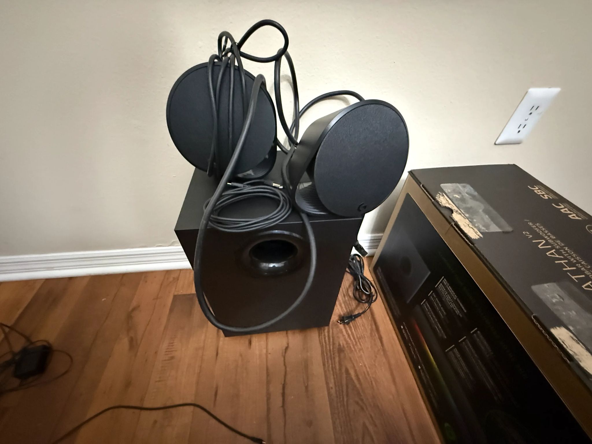 Logitech G560