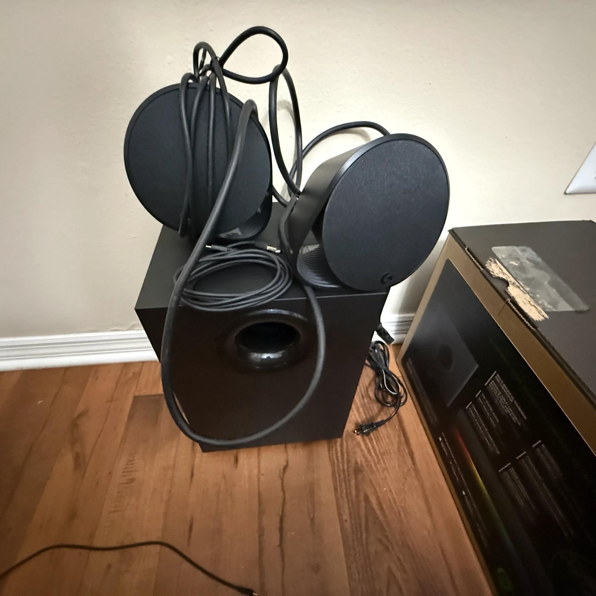 Logitech G560