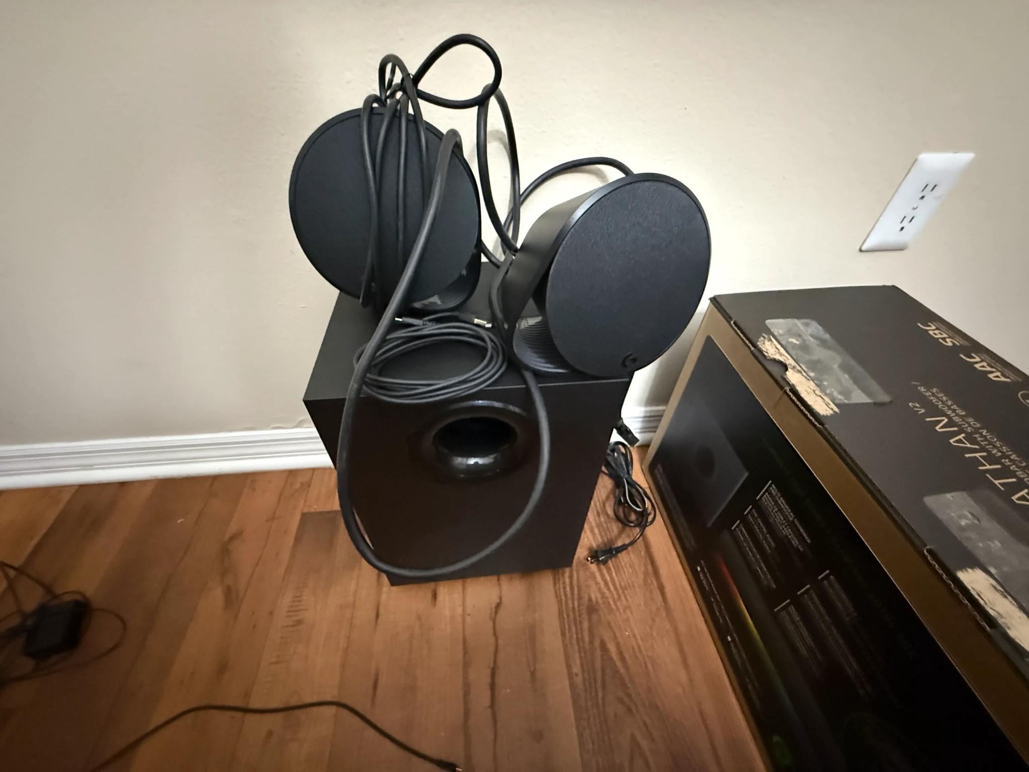 Logitech G560