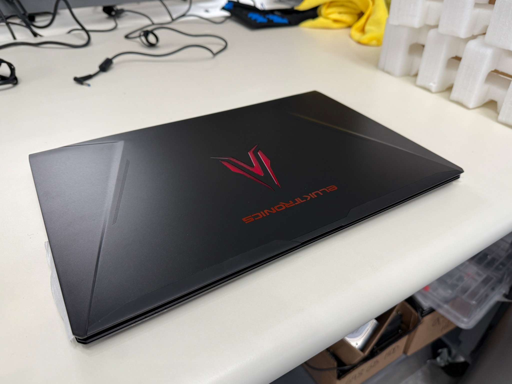 Clevo P957HR- i7-7700HQ+GTX 1070+8GB Ram+256 SSD+W10