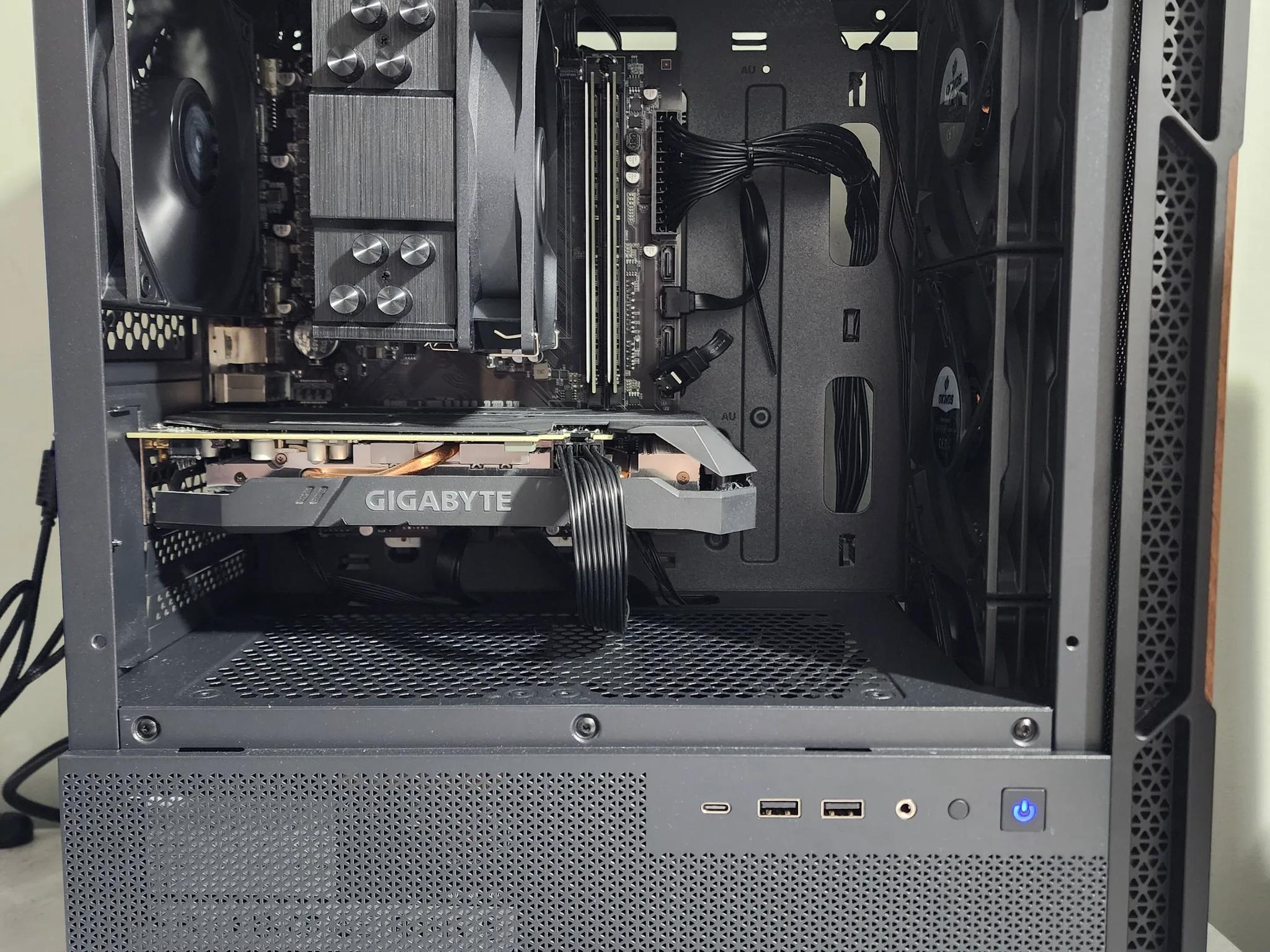 Classy 1080p High Setting Gaming PC. (RYZEN 3600, GTX 1660S, 32GB DDR4 3200MHZ)