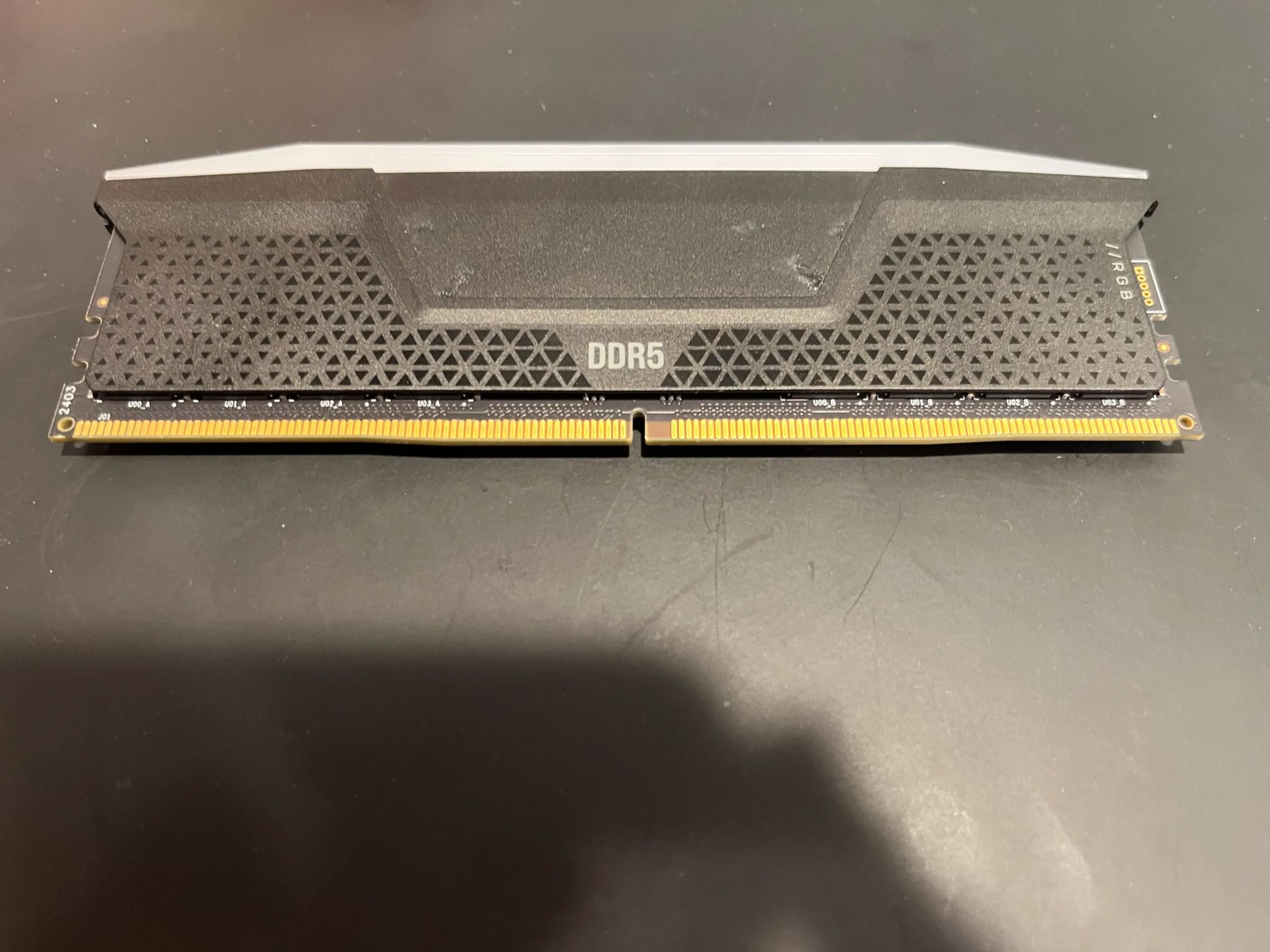 DDR5 6000 MT/s RGB - Corsair Vengeance 1x16G