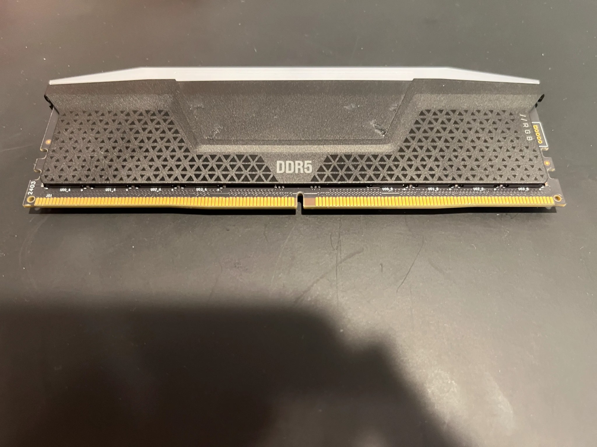 DDR5 6000 MT/s RGB - Corsair Vengeance 1x16G