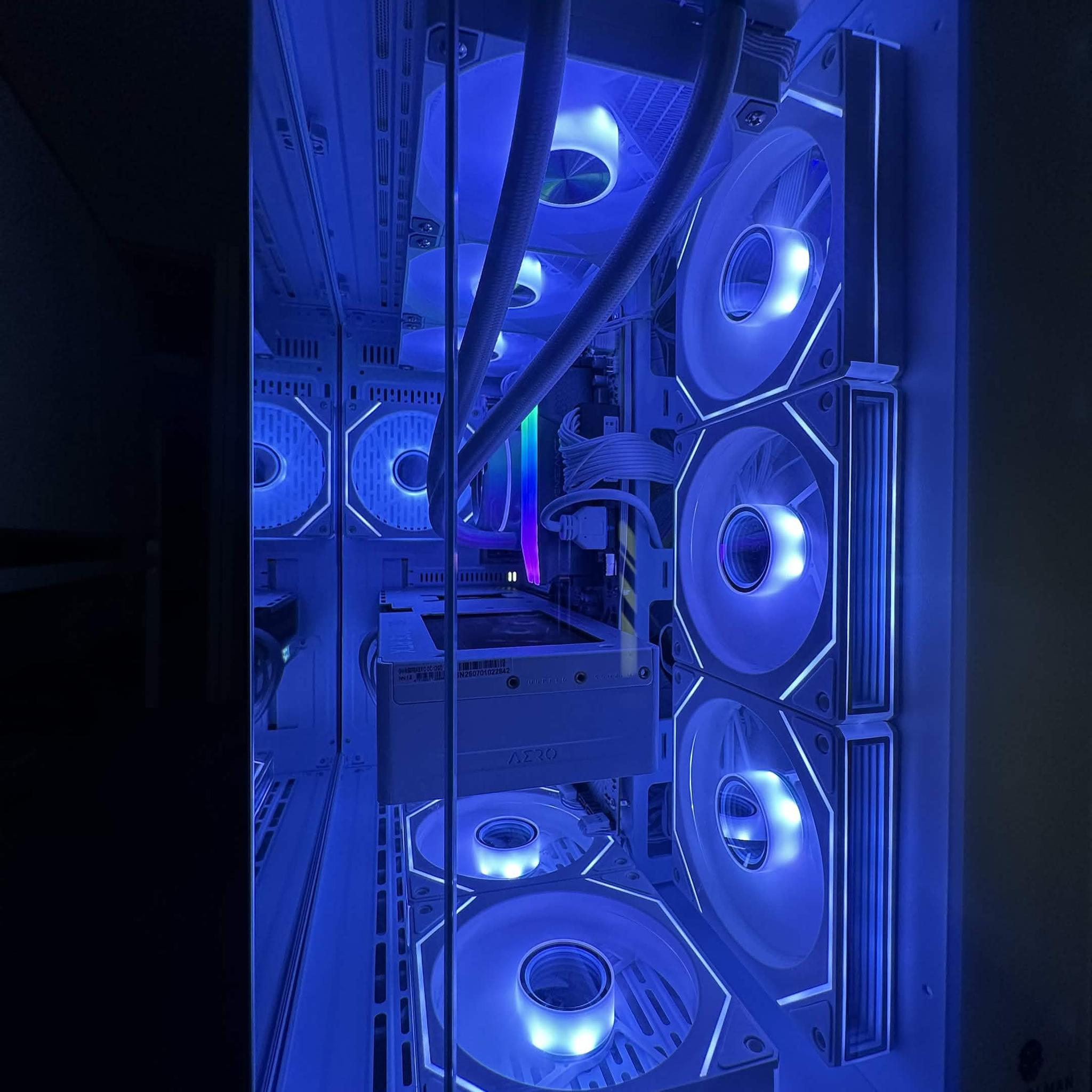 Aesthetic New Whiteout Gaming Pc 7800X3D | RTX 5070 | 32 GB DDR5