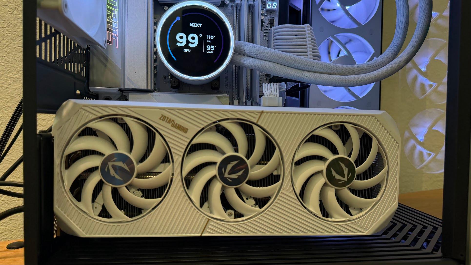 ZOTAC GAMING GeForce RTX 5080 SOLID OC White Edition - Image 5