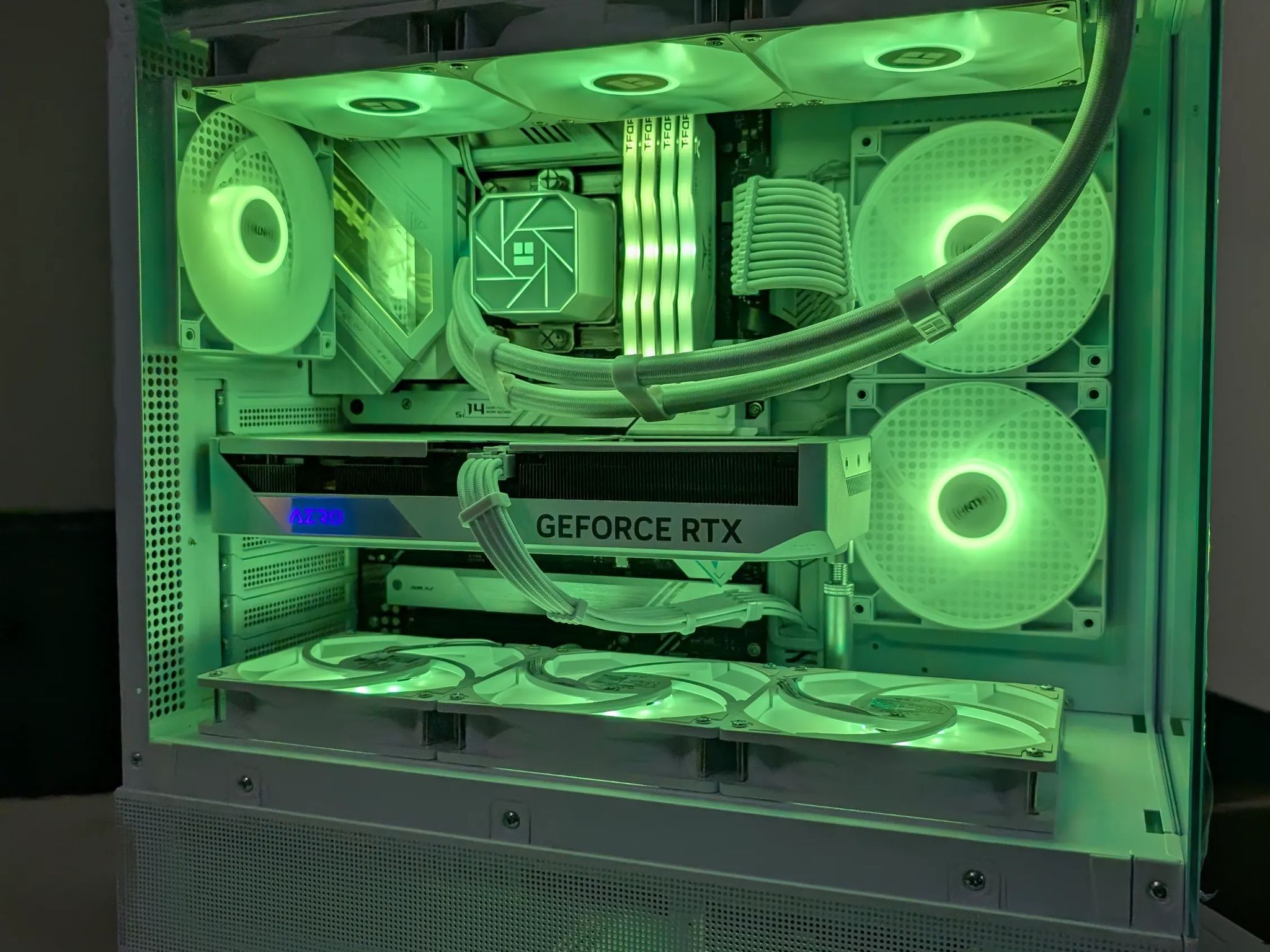 Powerful White Gaming PC! i7 12700KF / RTX 4070