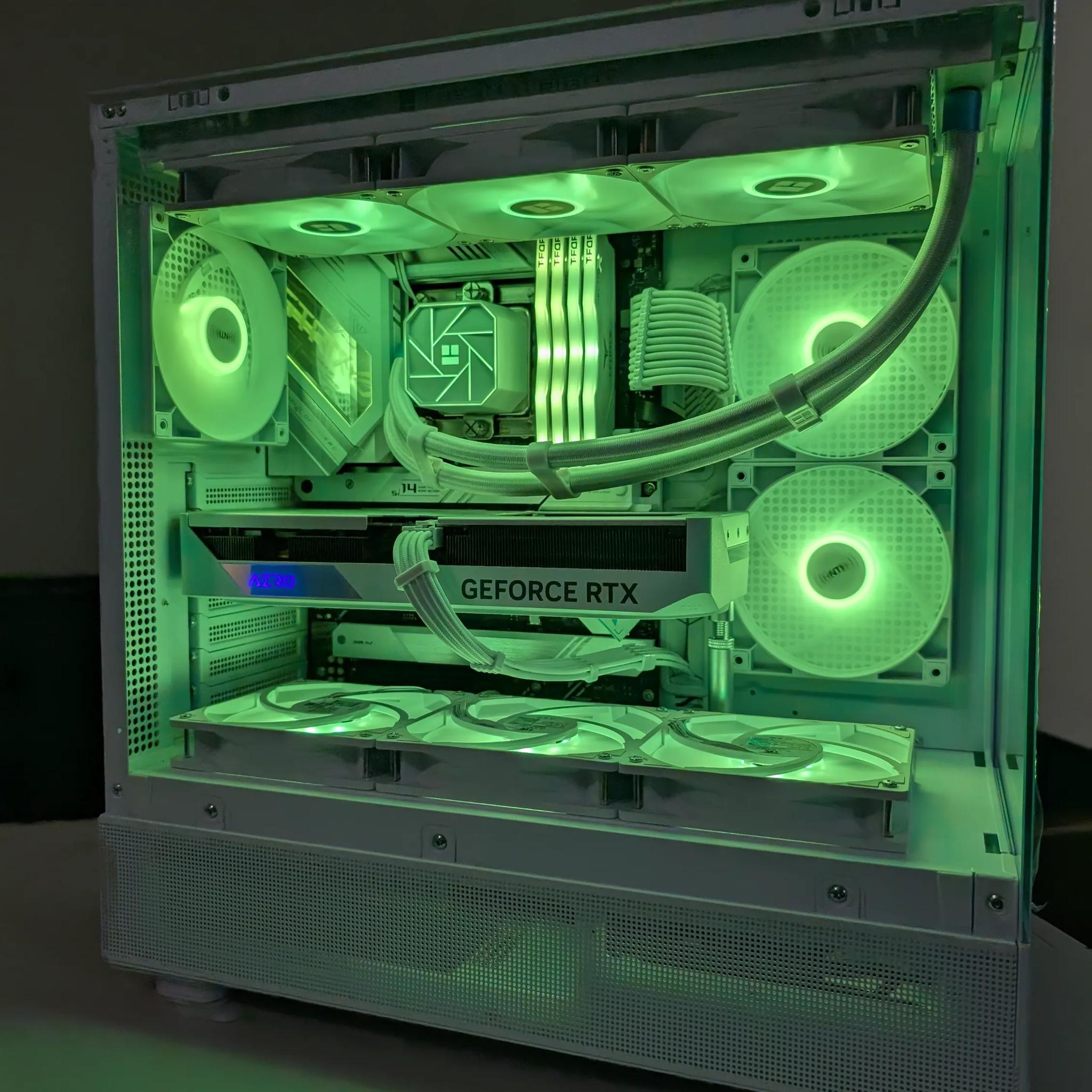 Powerful White Gaming PC! i7 12700KF / RTX 4070