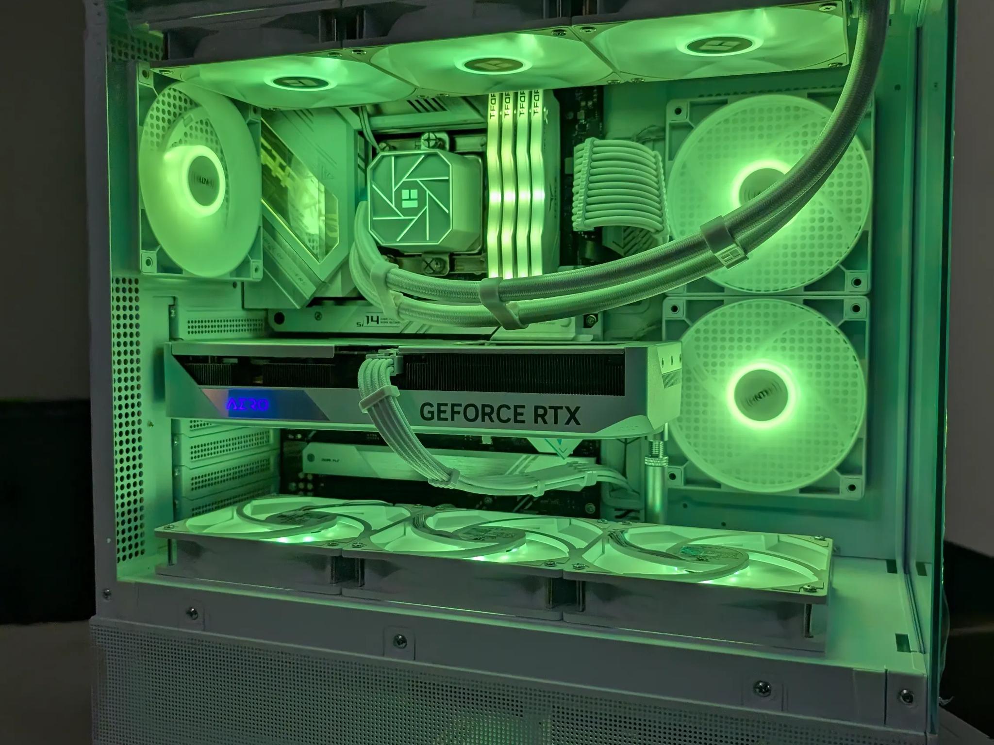 Powerful White Gaming PC! i7 12700KF / RTX 4070