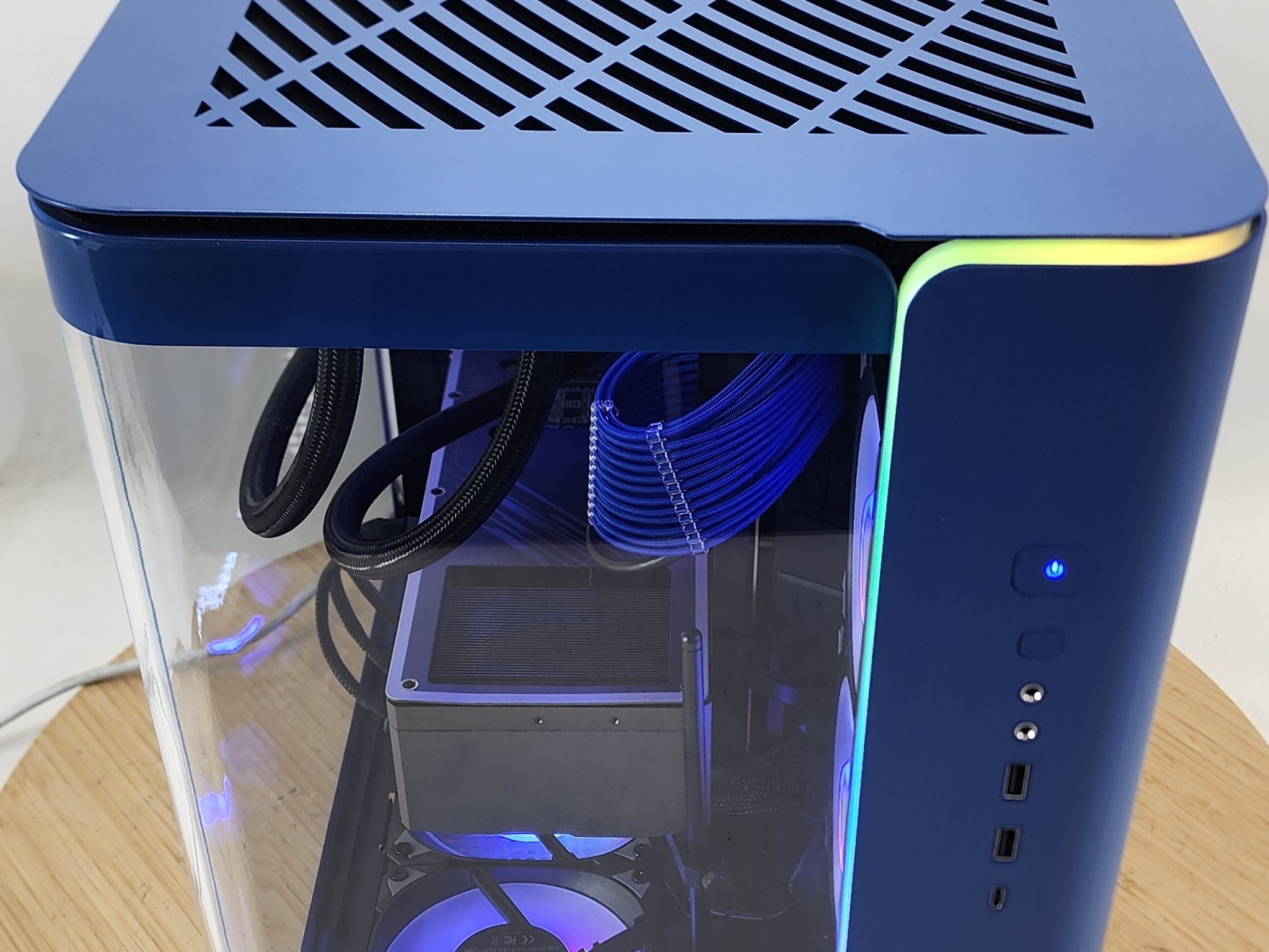Gaming PC Ryzen 7 9700X 32GB RAM 2TB SSD RTX 4070 Ti SUPER 16GB Win11 Computer