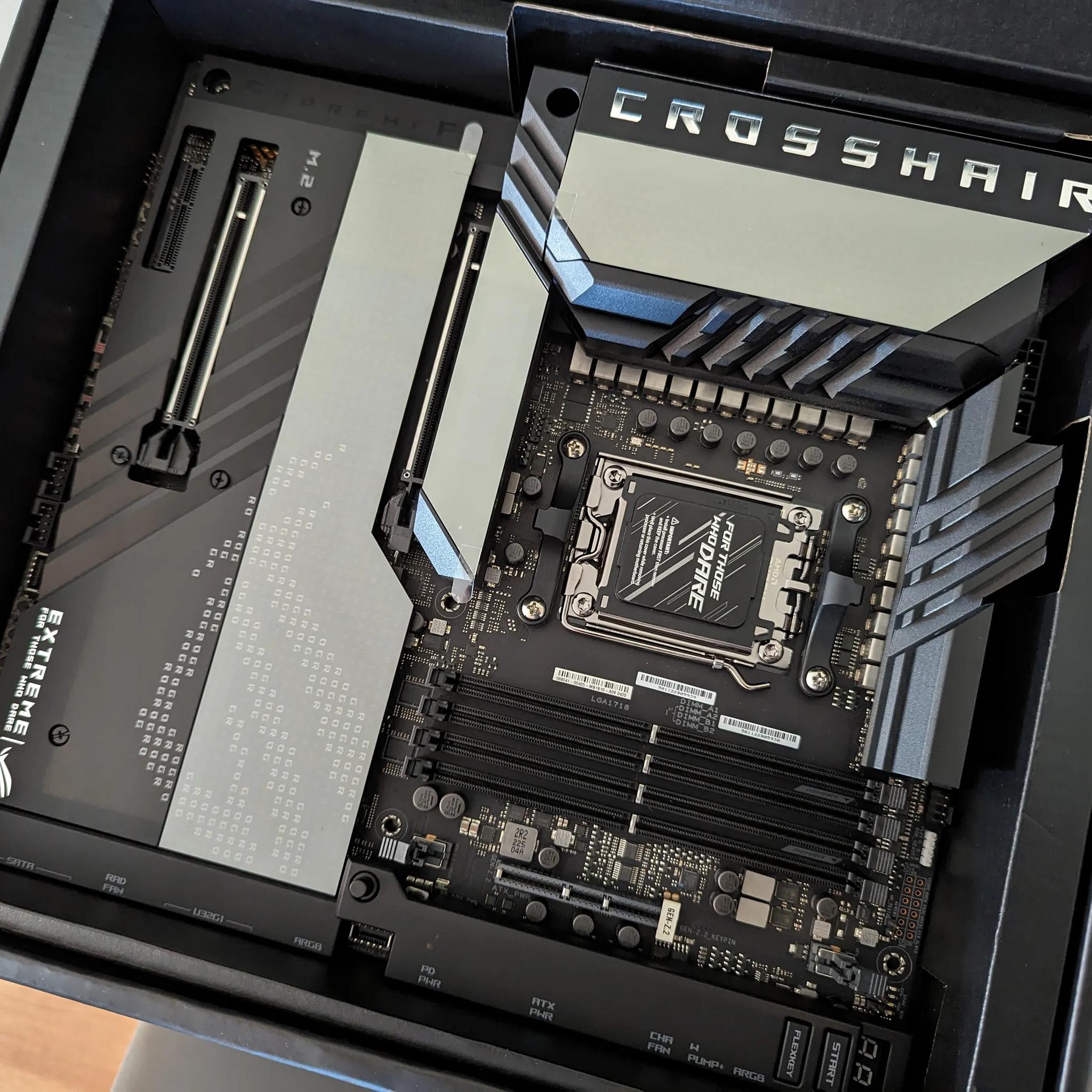 ASUS ROG CROSSHAIR X670E EXTREME MOTHERBOARD