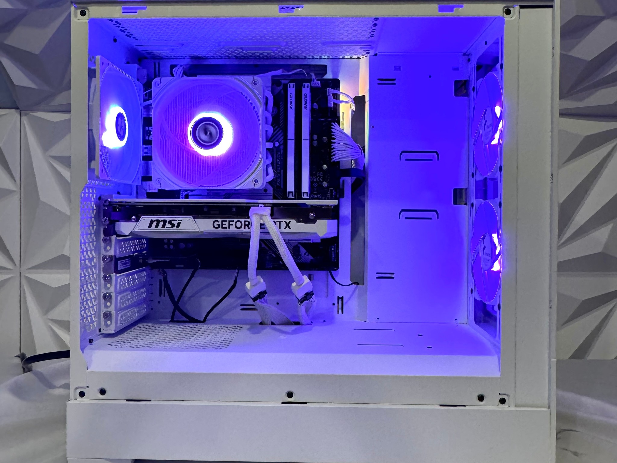 Clearance “Snow Wolf” Intel Core i5-12600KF, 4070 super, 32 gb DDR4, 1TB ssd, and 4TB Hd with WiFi