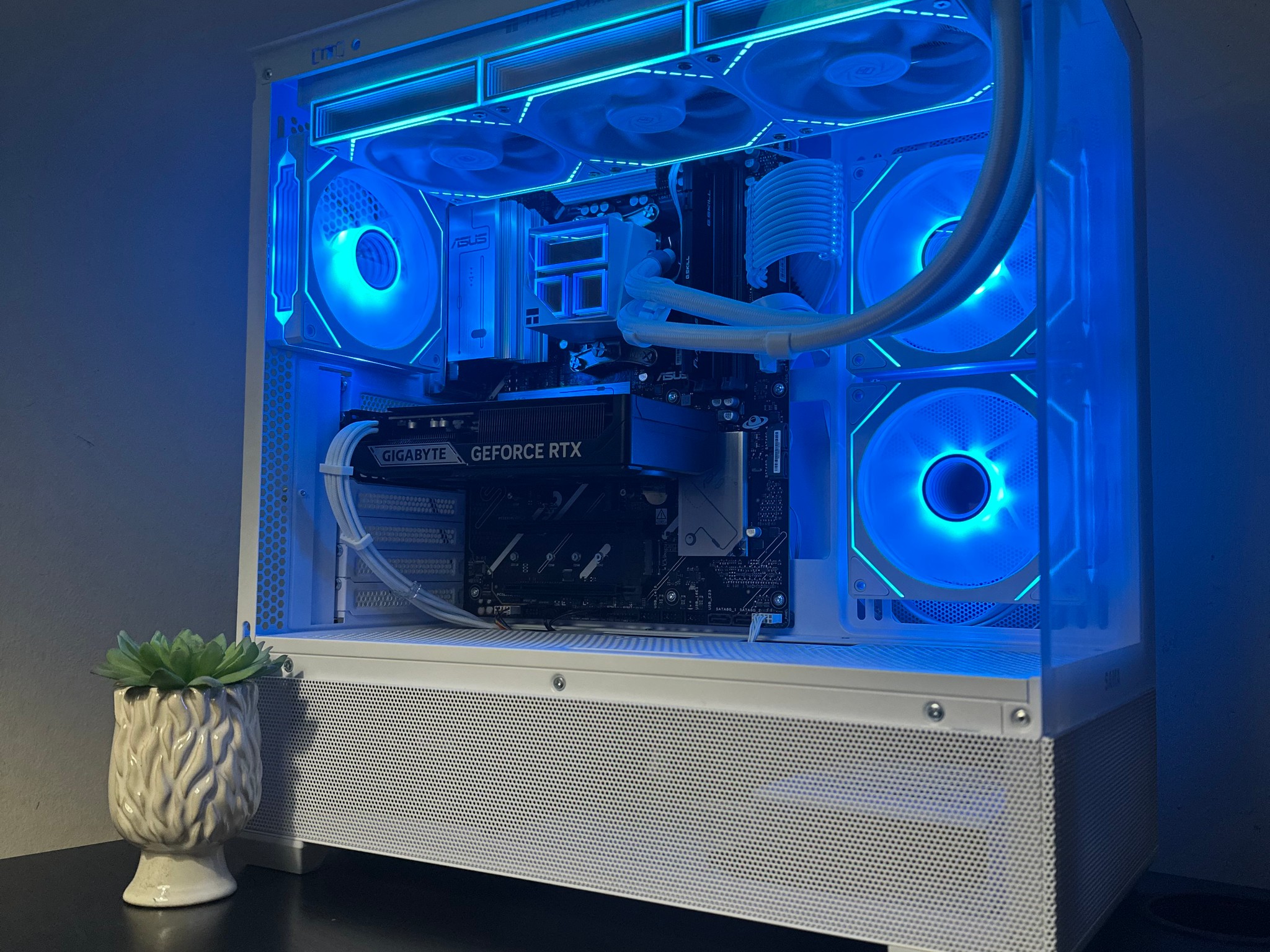 White WiFi Gaming PC | R5 7600x | RTX 5060 Ti | 1TB SSD