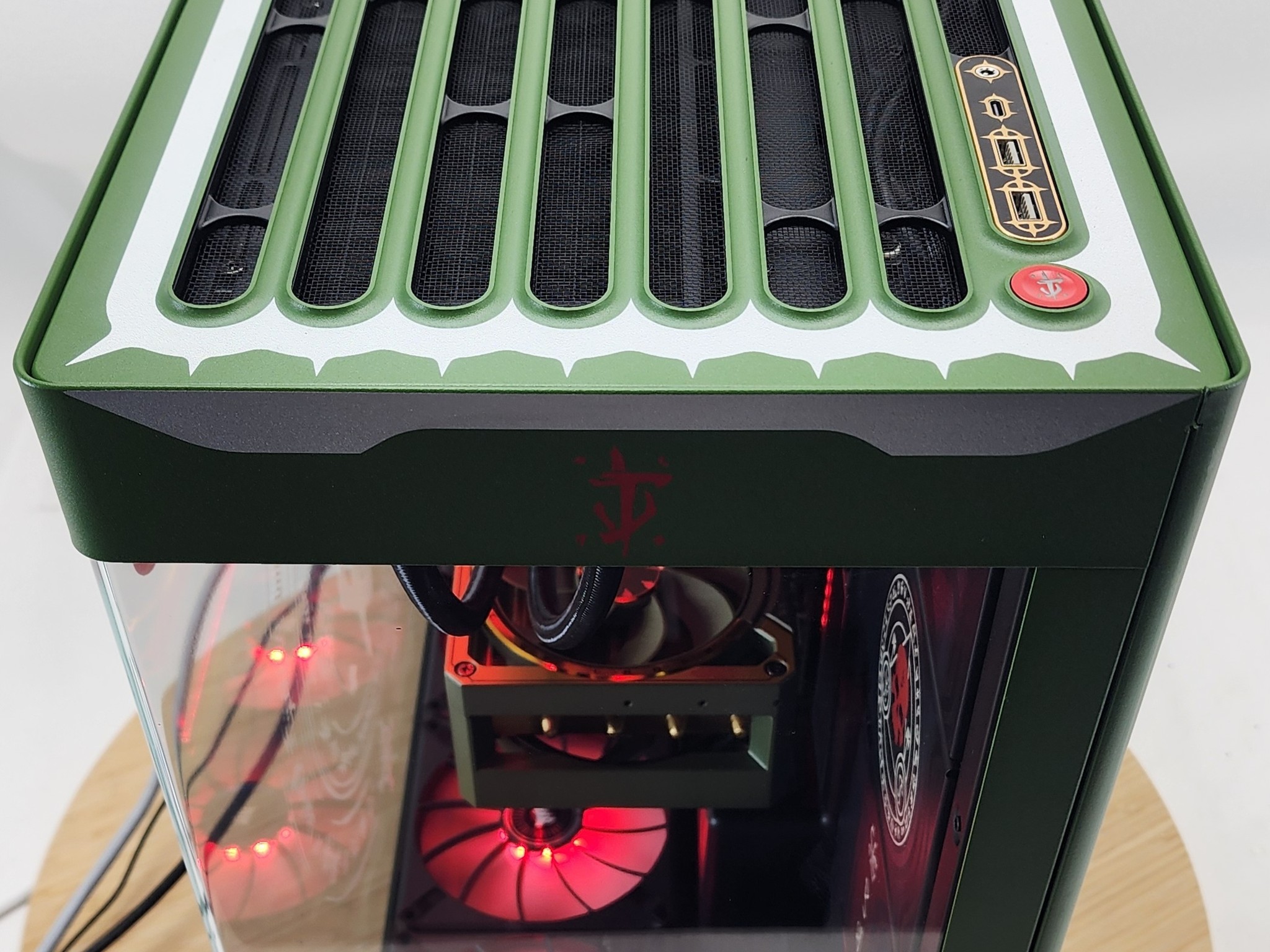 Gaming PC Ryzen 7 9800X3D 32GB RAM 2TB SSD RTX 5080 16GB Windows 11 DOOM PC