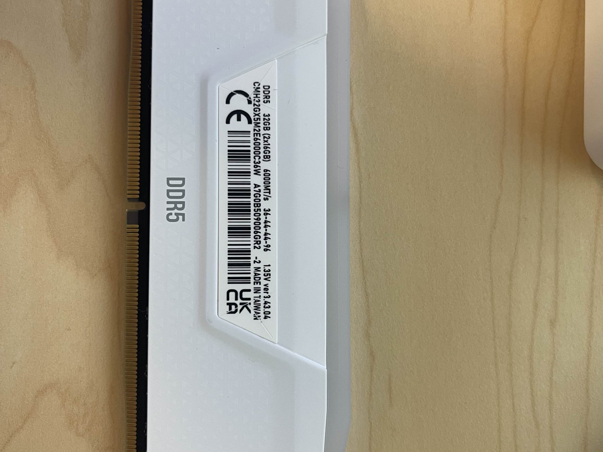 CORSAIR Vengeance RGB (1 x 16GB) 288-Pin PC RAM DDR5 6000 MT/s 36-44-44-96