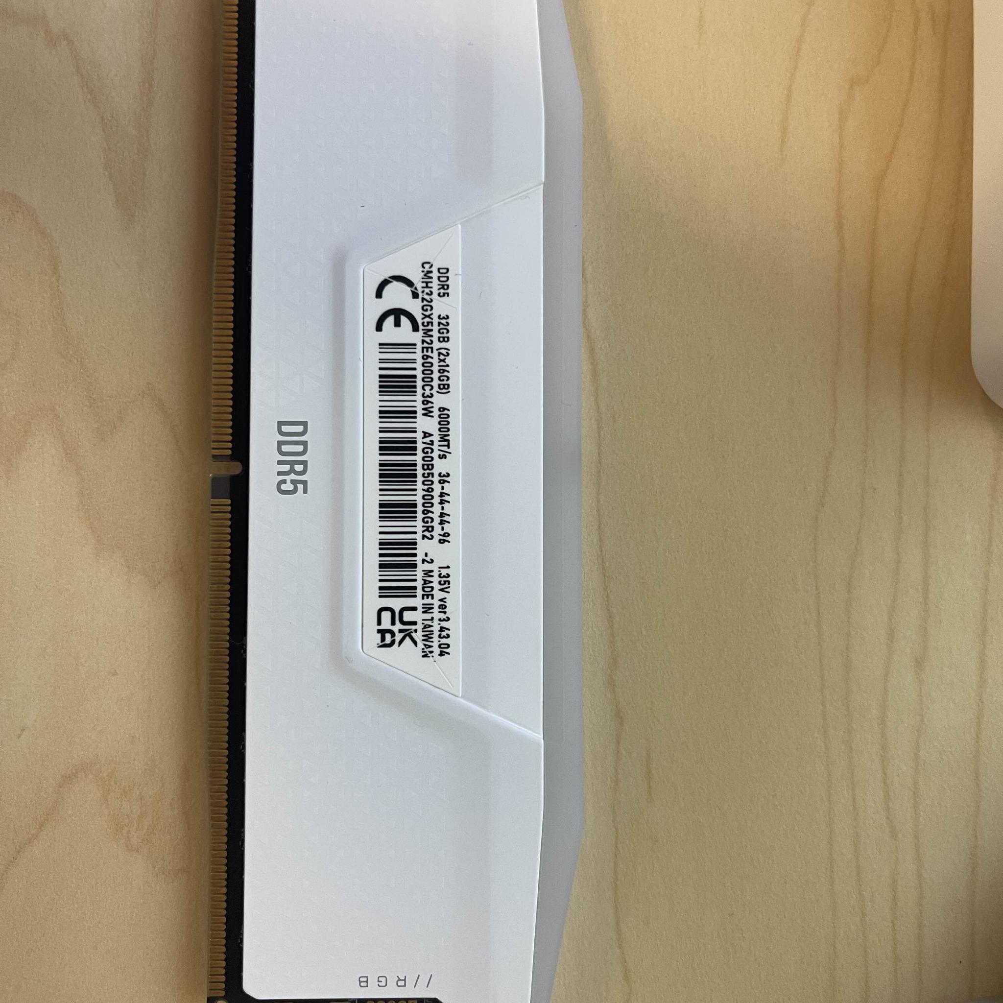 CORSAIR Vengeance RGB (1 x 16GB) 288-Pin PC RAM DDR5 6000 MT/s 36-44-44-96