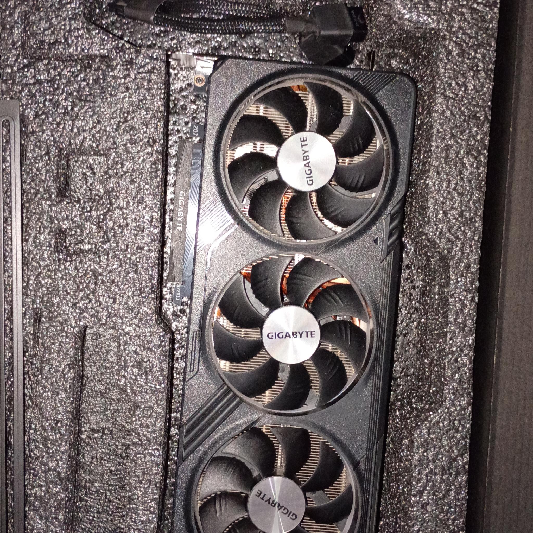 GIGABYTE GAMING OC GeForce RTX 4070