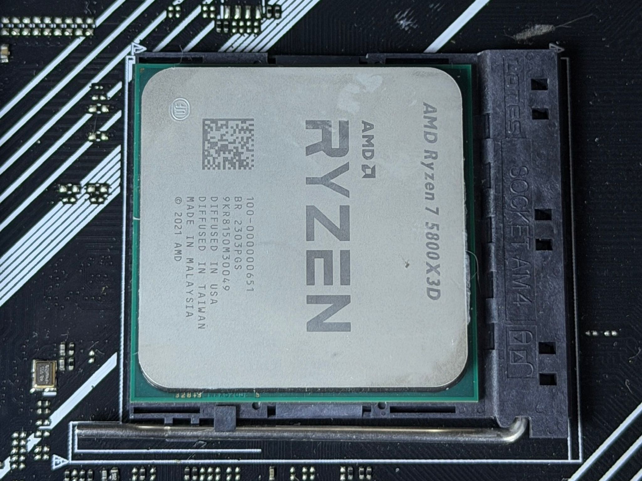 AMD Ryzen 7 5800X3D