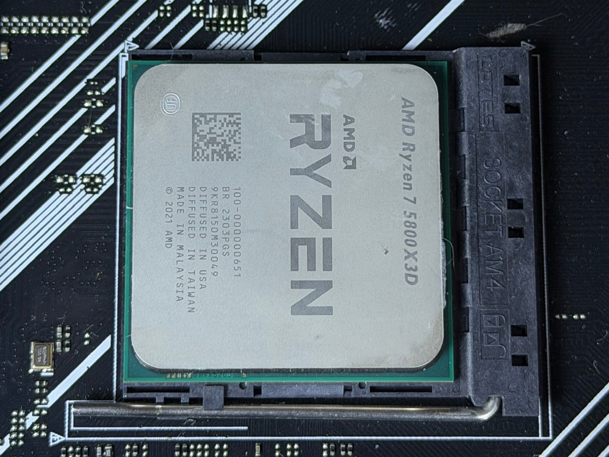 AMD Ryzen 7 5800X3D