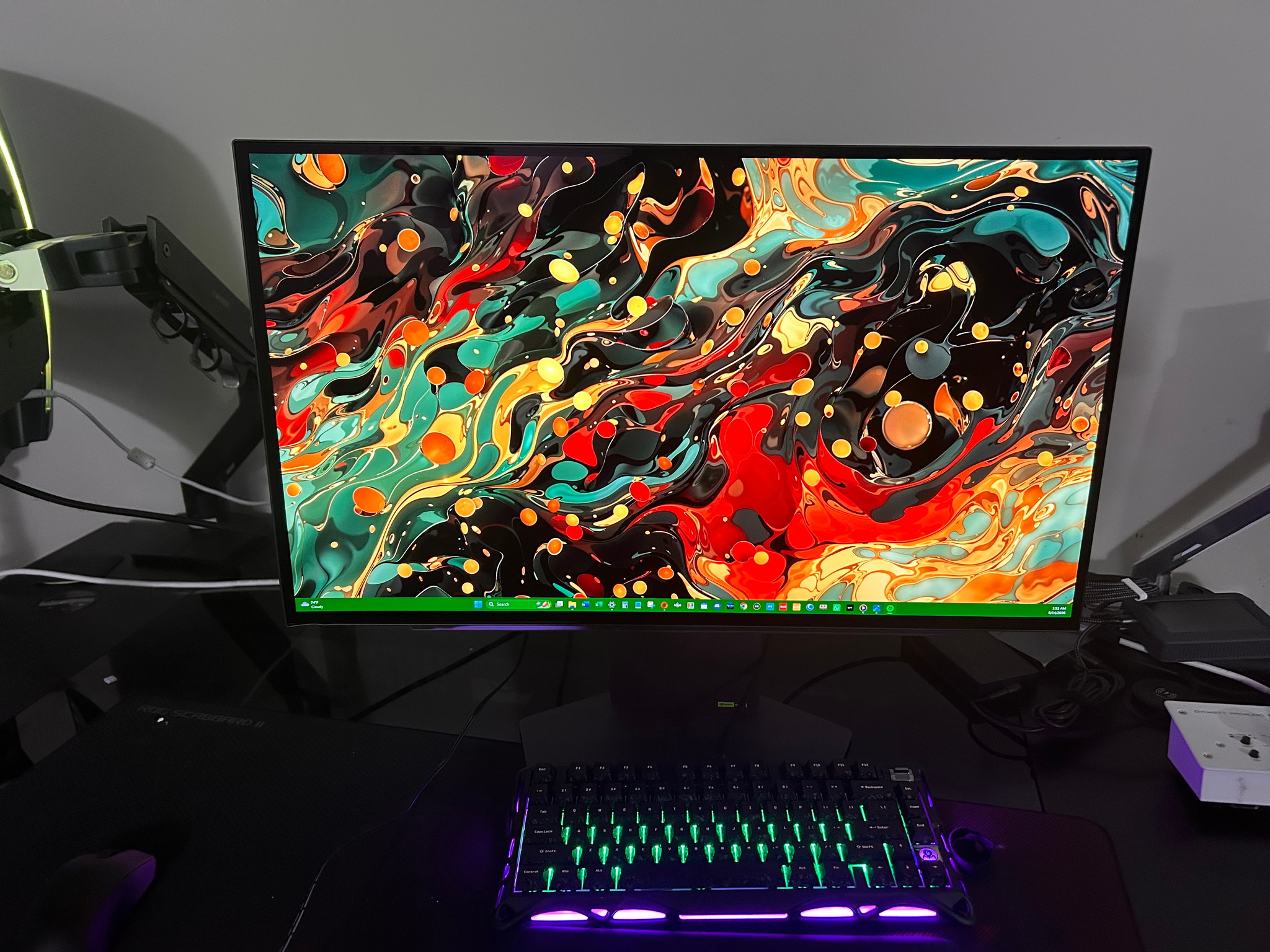 LG UltraGear 27" OLED (240hz) 2K (2560x1440) Gaming Monitor (27GX704A-B) (Only 9hrs Used!)