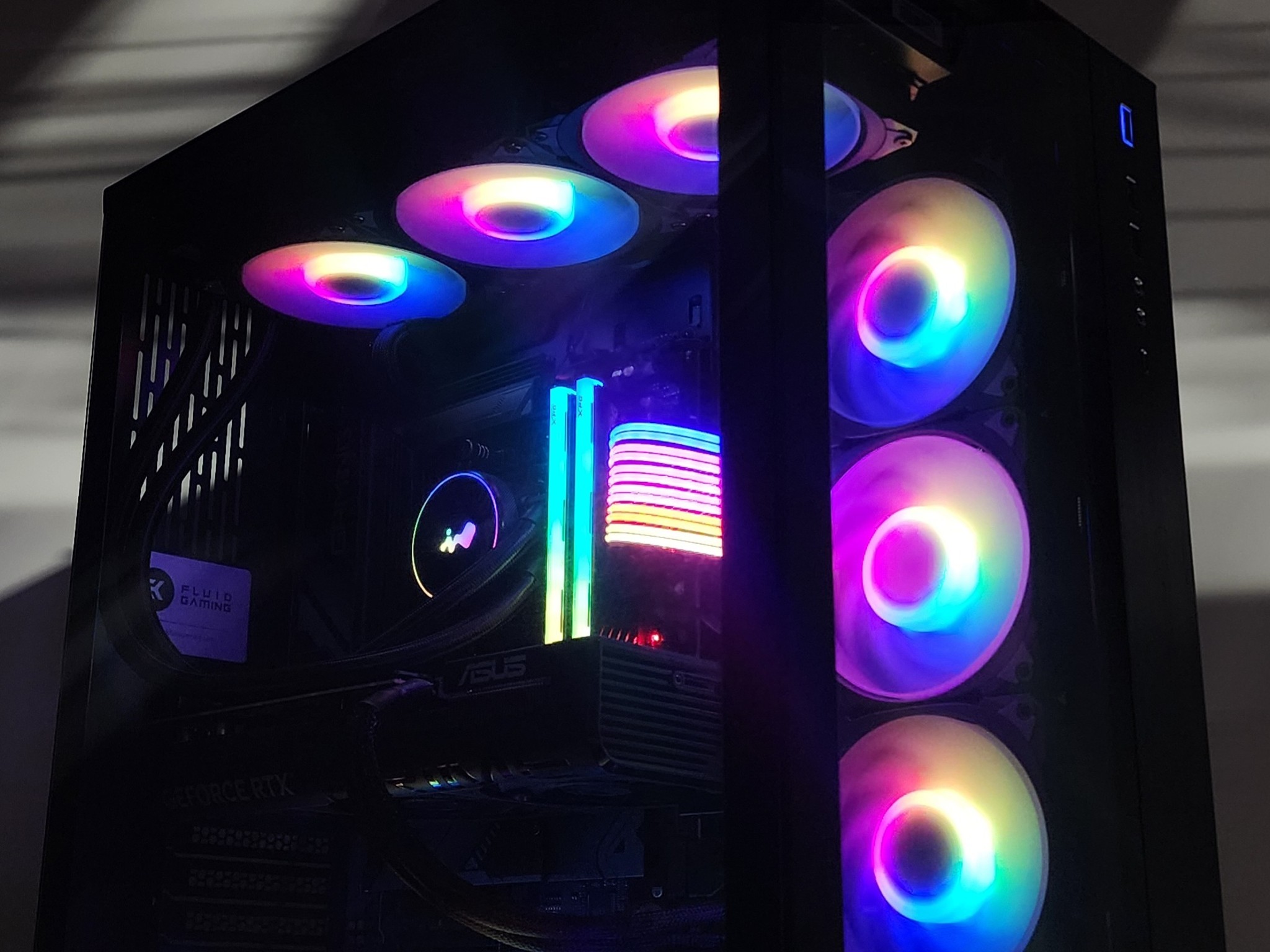 Gaming PC Ryzen 7 9850X3D 32GB RAM 2TB SSD RTX 5070 Ti 16GB Windows 11 Computer
