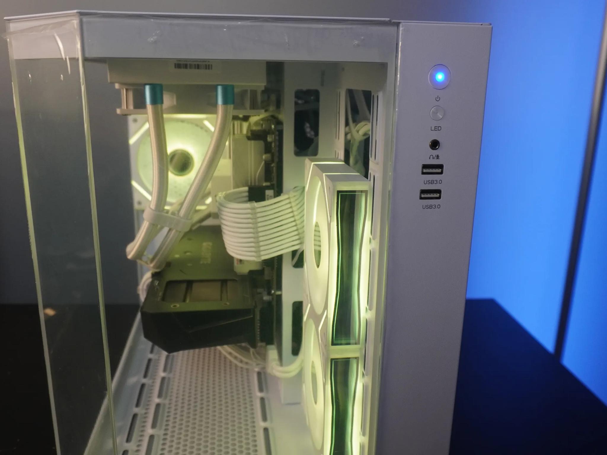 白のPC ryzen5 9600x 3060ti  32GB ALL WHITE GAMING PC / 32GB DDR5 RAM / Radeon RX 580 / RYZEN 5