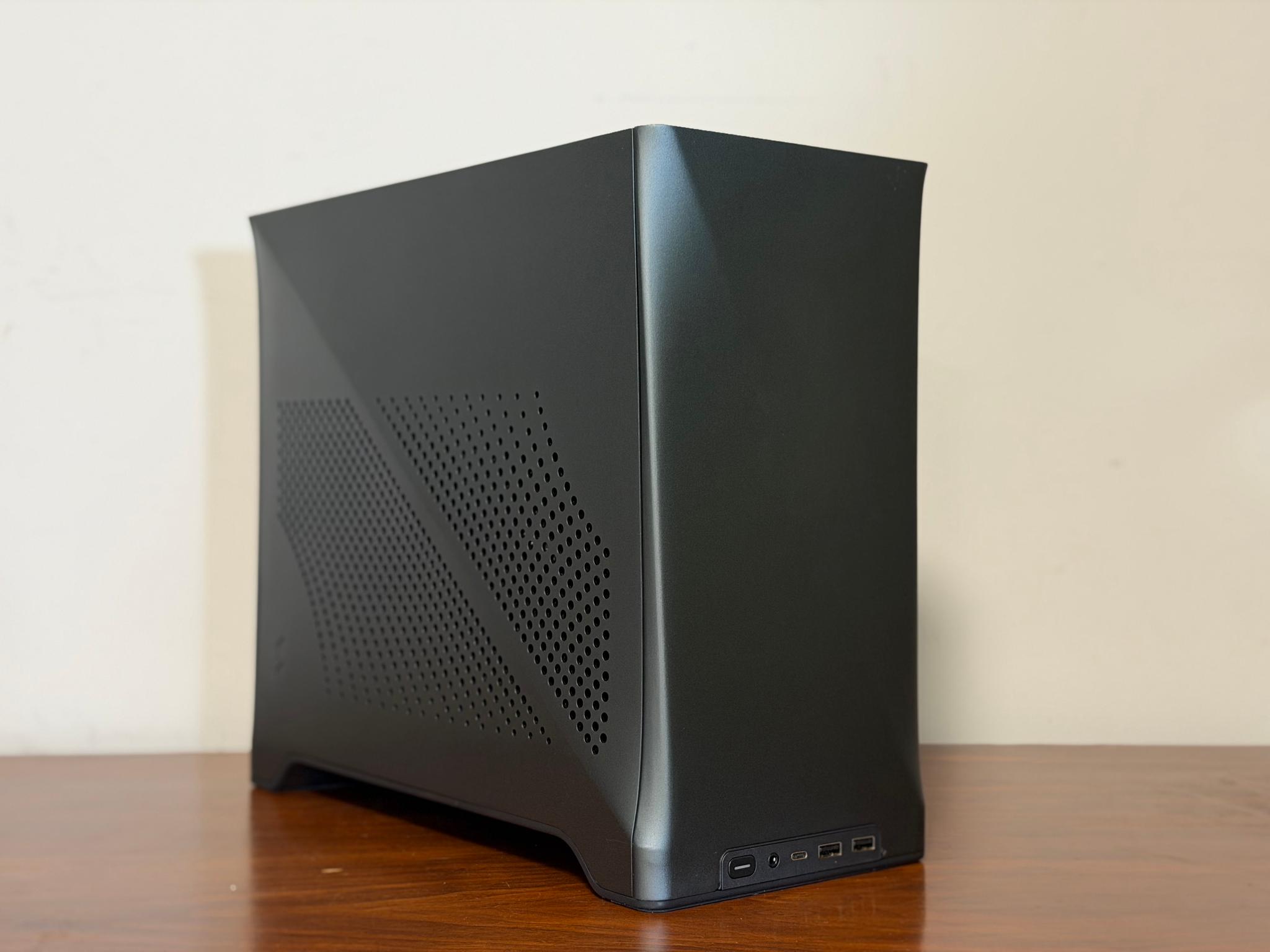 RTX 5070 | Ryzen 5 7600X | 16GB DDR5-6000 | A620I Mini-ITX | 1TB SSD | 700W SFF PSU