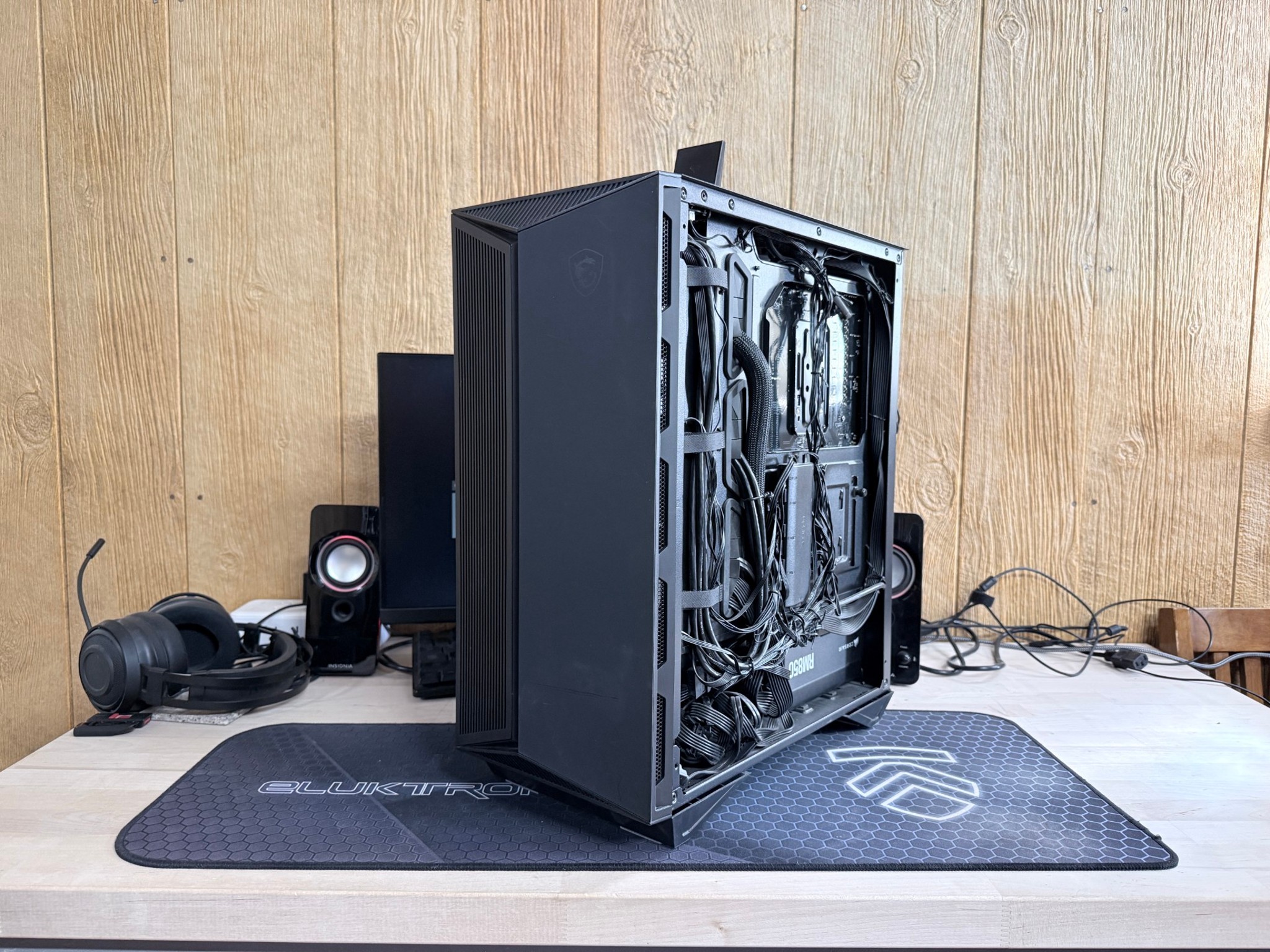 AMD Ryzen 7700X, Radeon RX 6700 XT 12GB, 32GB 6000 MT/s, 1TB, WiFi - Ready to WORK or GAME!