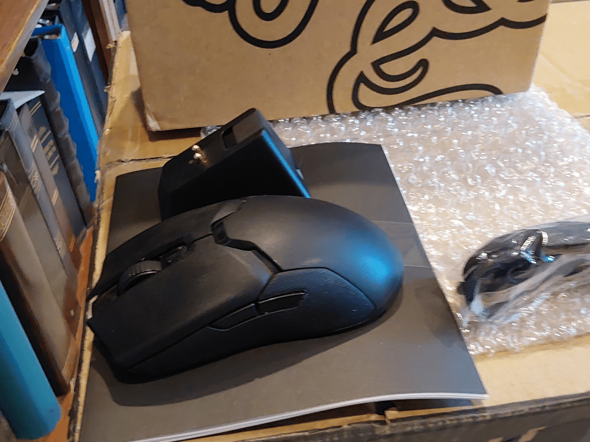 Razer Viper Ultimate Hyperspeed Lightweight Wireless Gaming Mouse with RGB Charging Dock (Renewed)