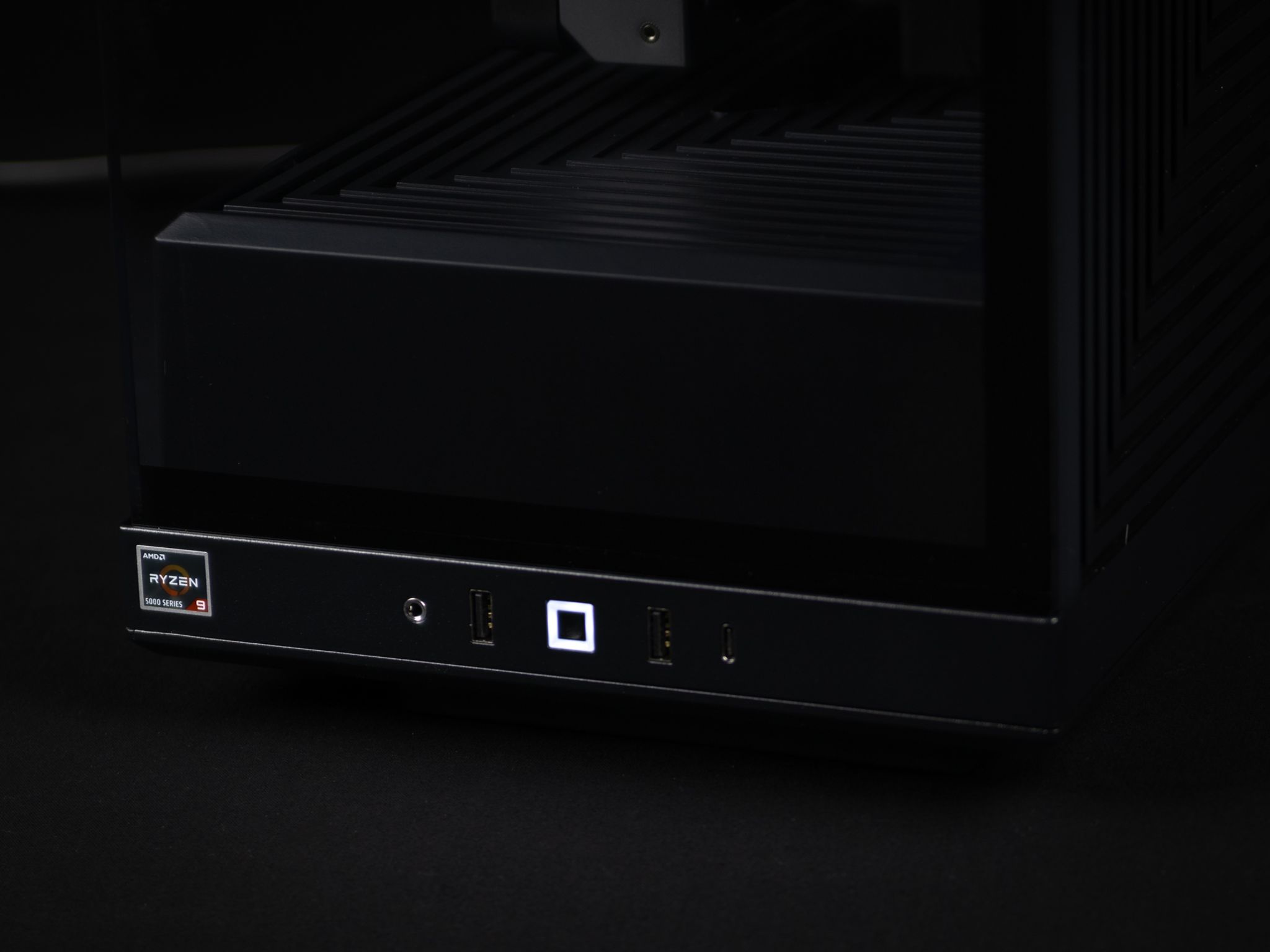 “Deuxdarc” RX 7700XT Ryzen 7 32GB Windows 11 2TB Workstation Gaming PC
